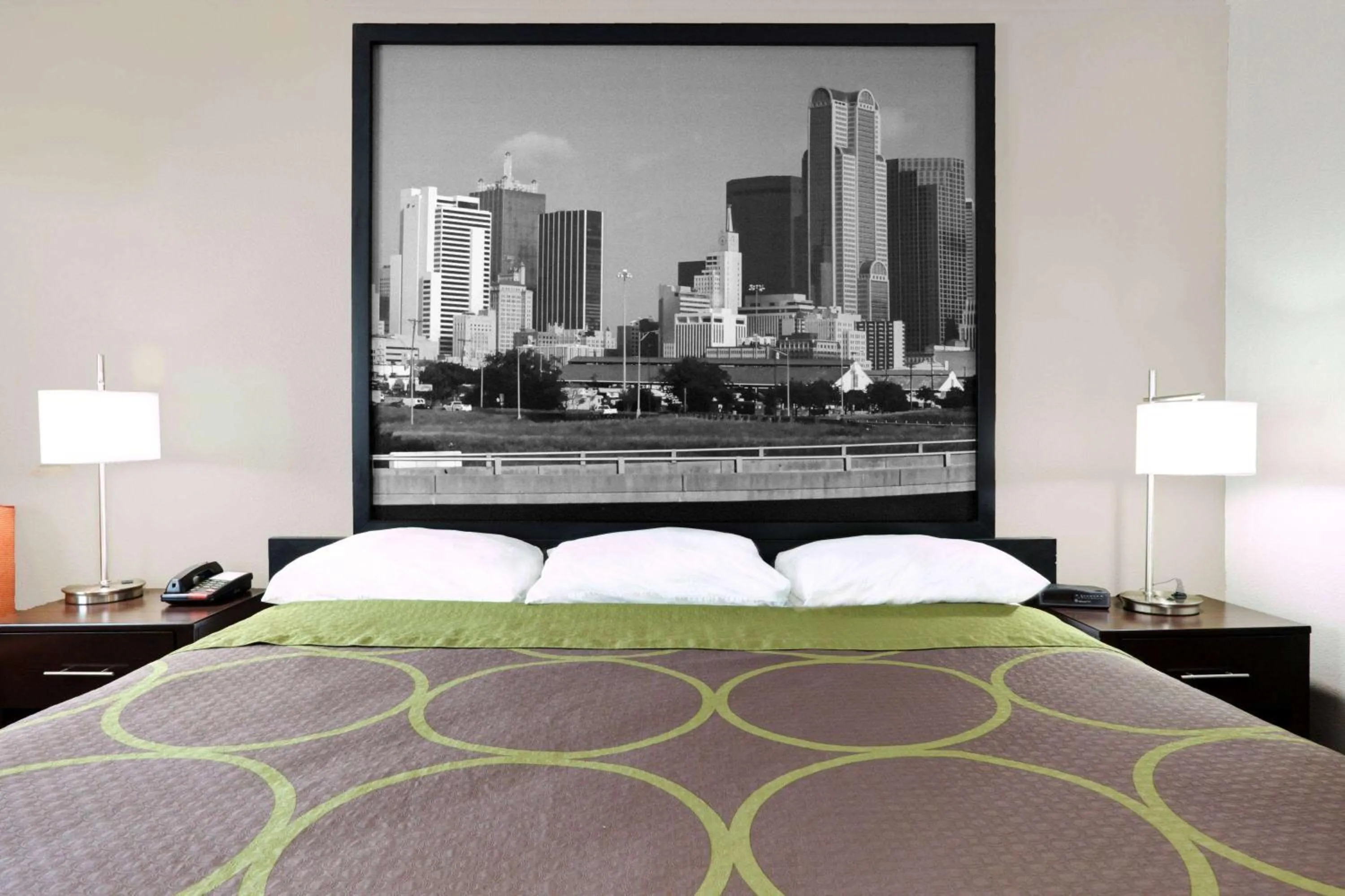 Photo of the whole room, Bed in Super 8 by Wyndham Bedford DFW Airport West