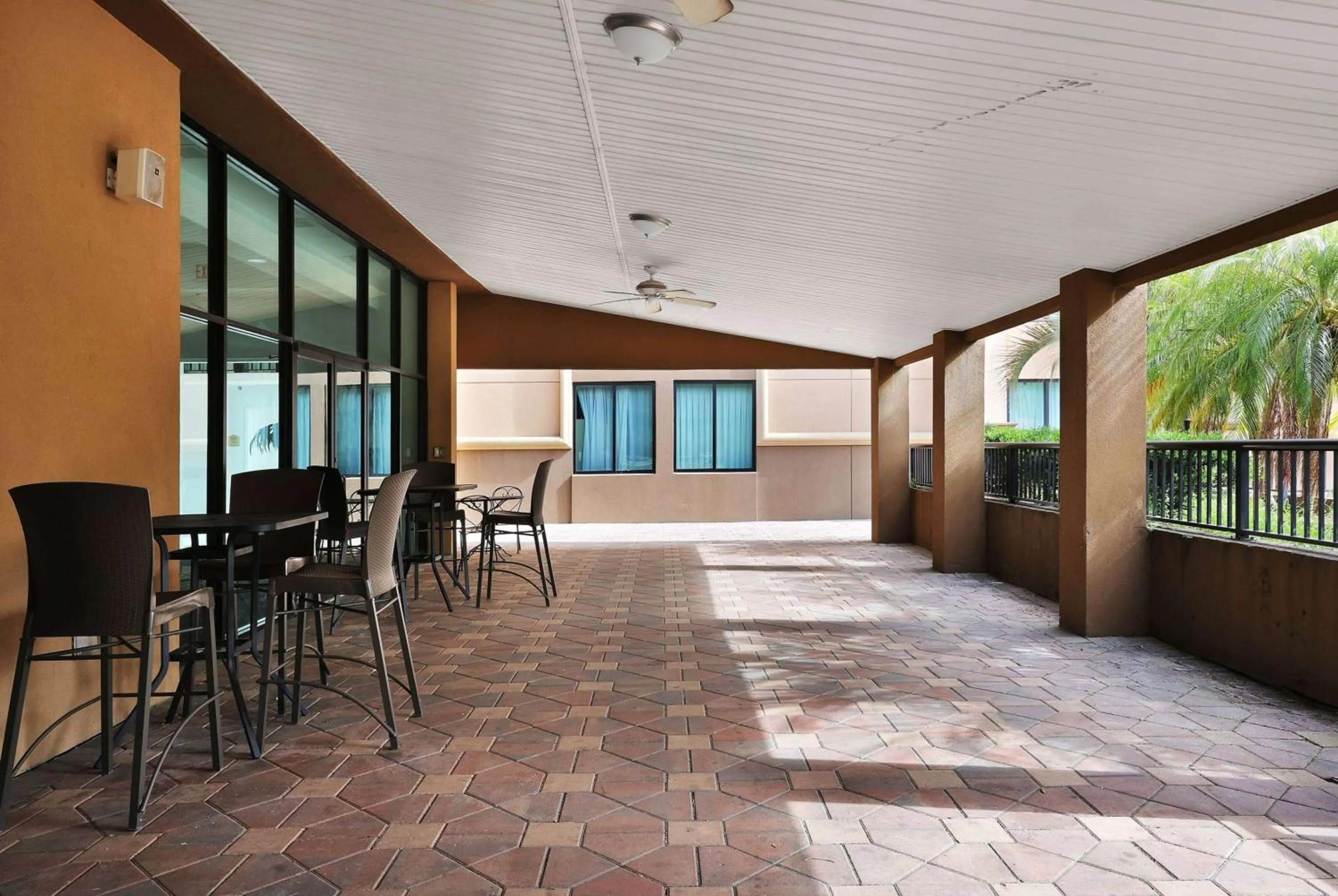 Kitchen or kitchenette in Ramada by Wyndham Jacksonville I-95 by Butler Blvd