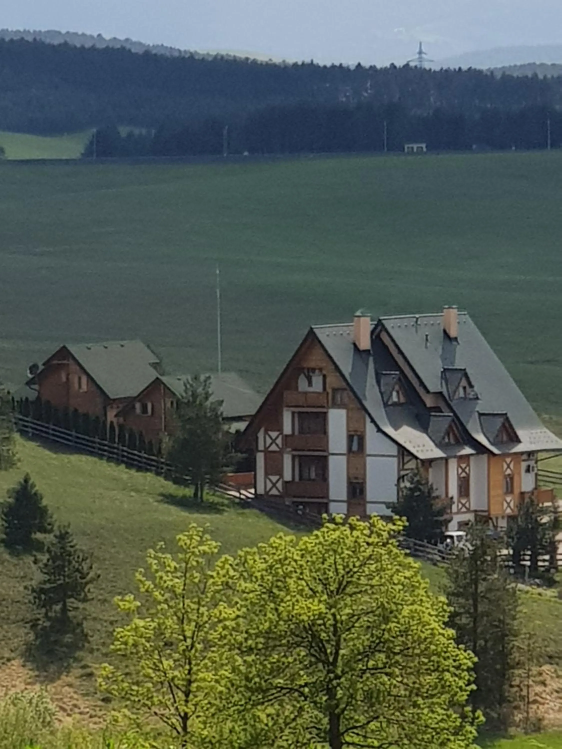 Property building in Brvnare Bor