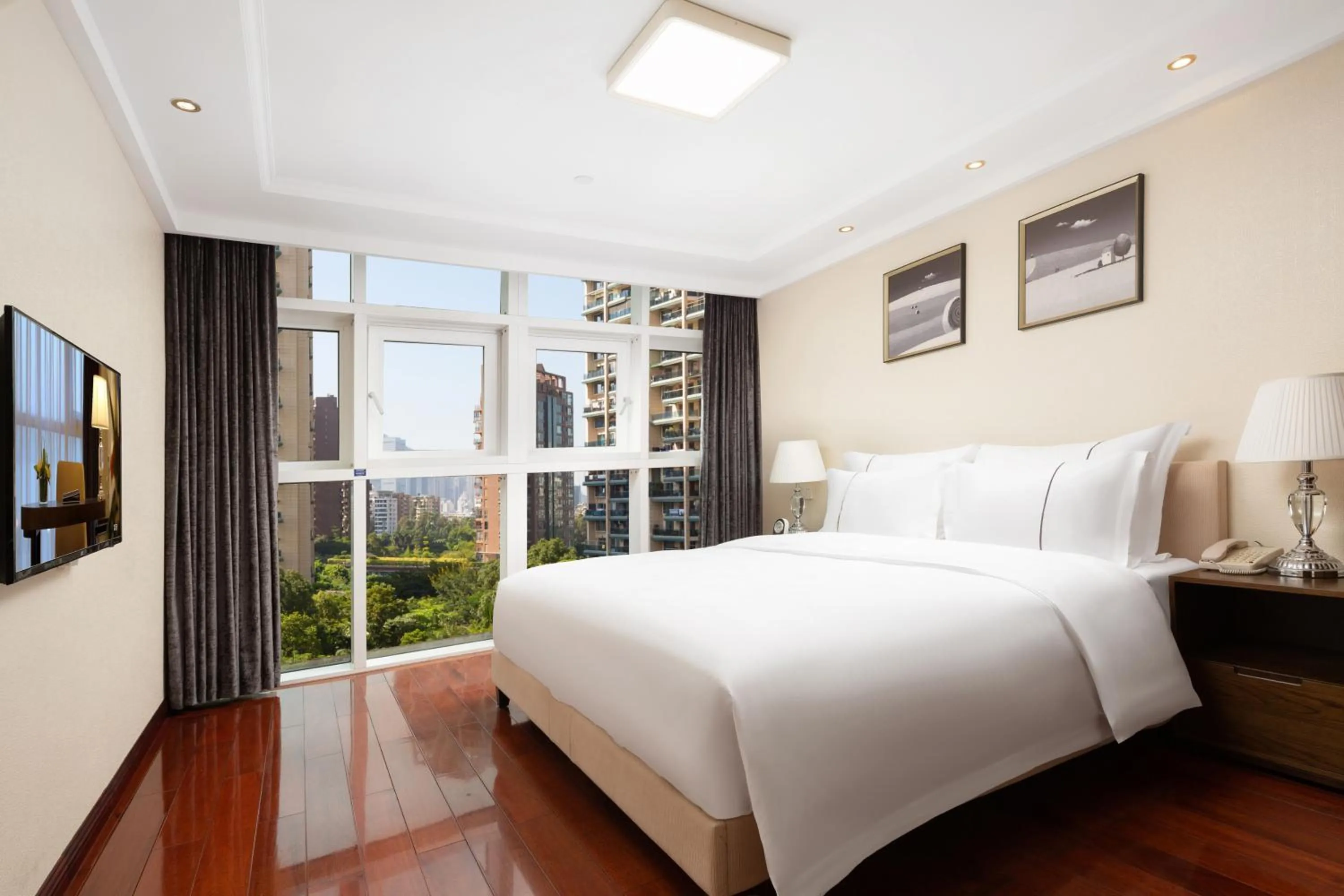 Bed in Shenzhen Bay Hisoar Hotel