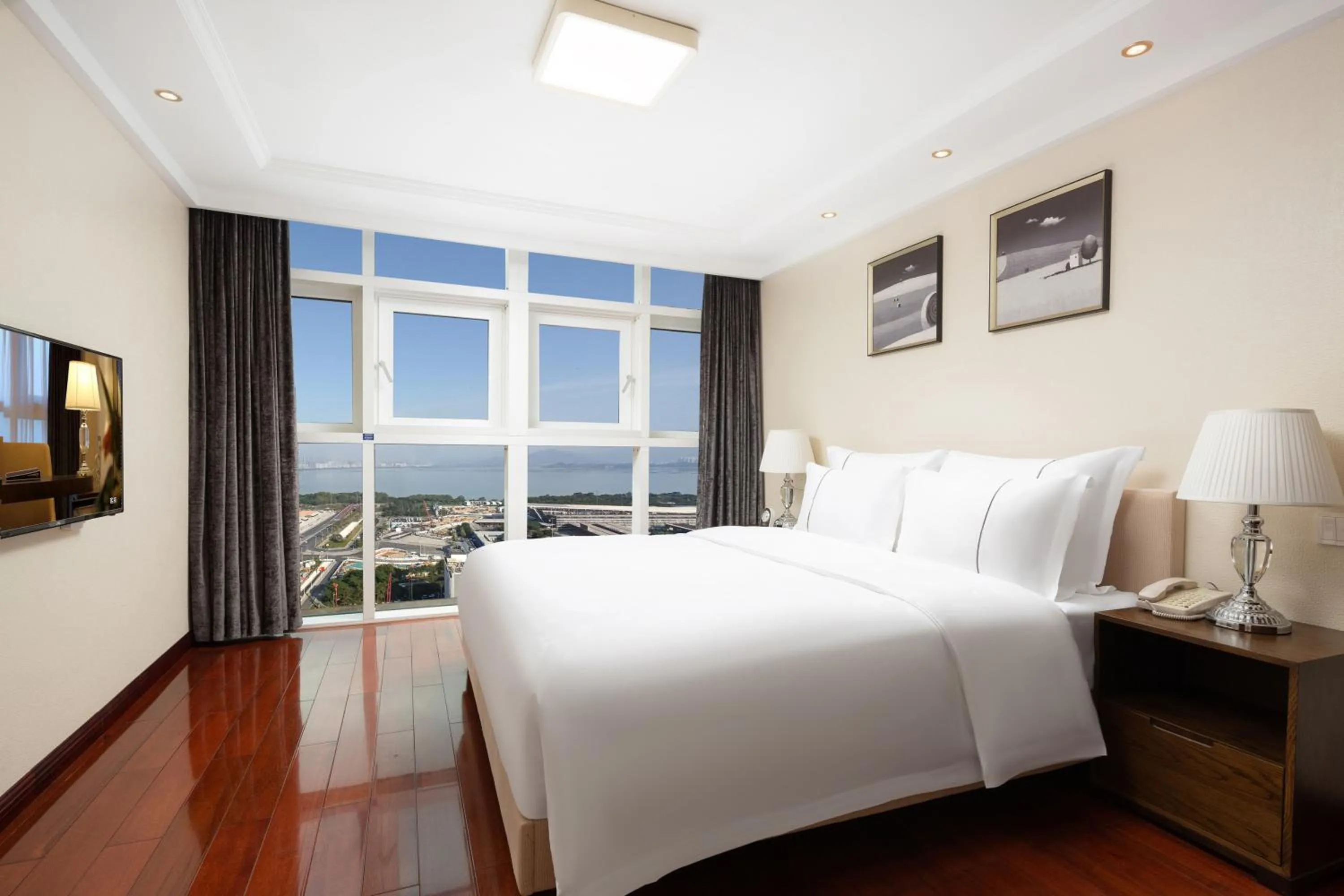 Bed in Shenzhen Bay Hisoar Hotel