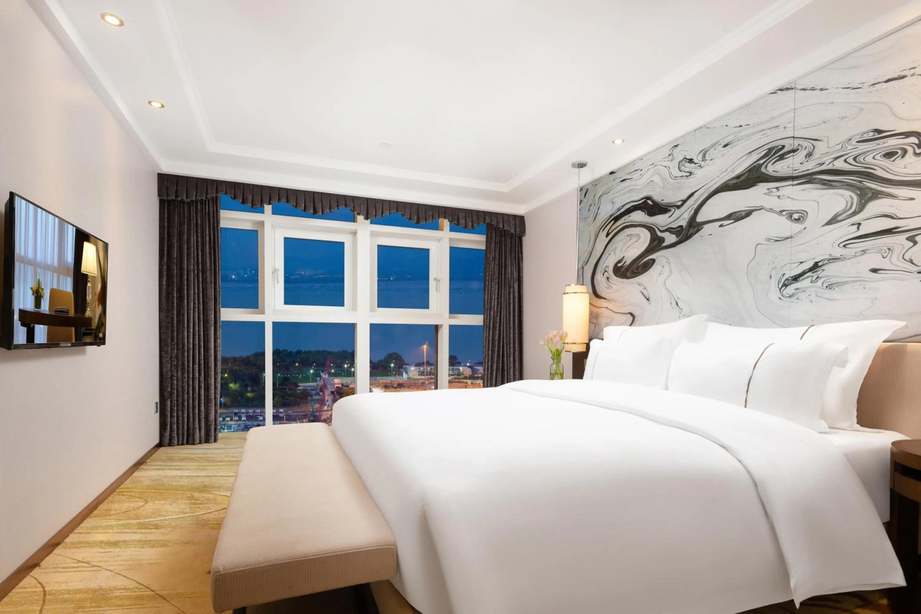 Bed in Shenzhen Bay Hisoar Hotel