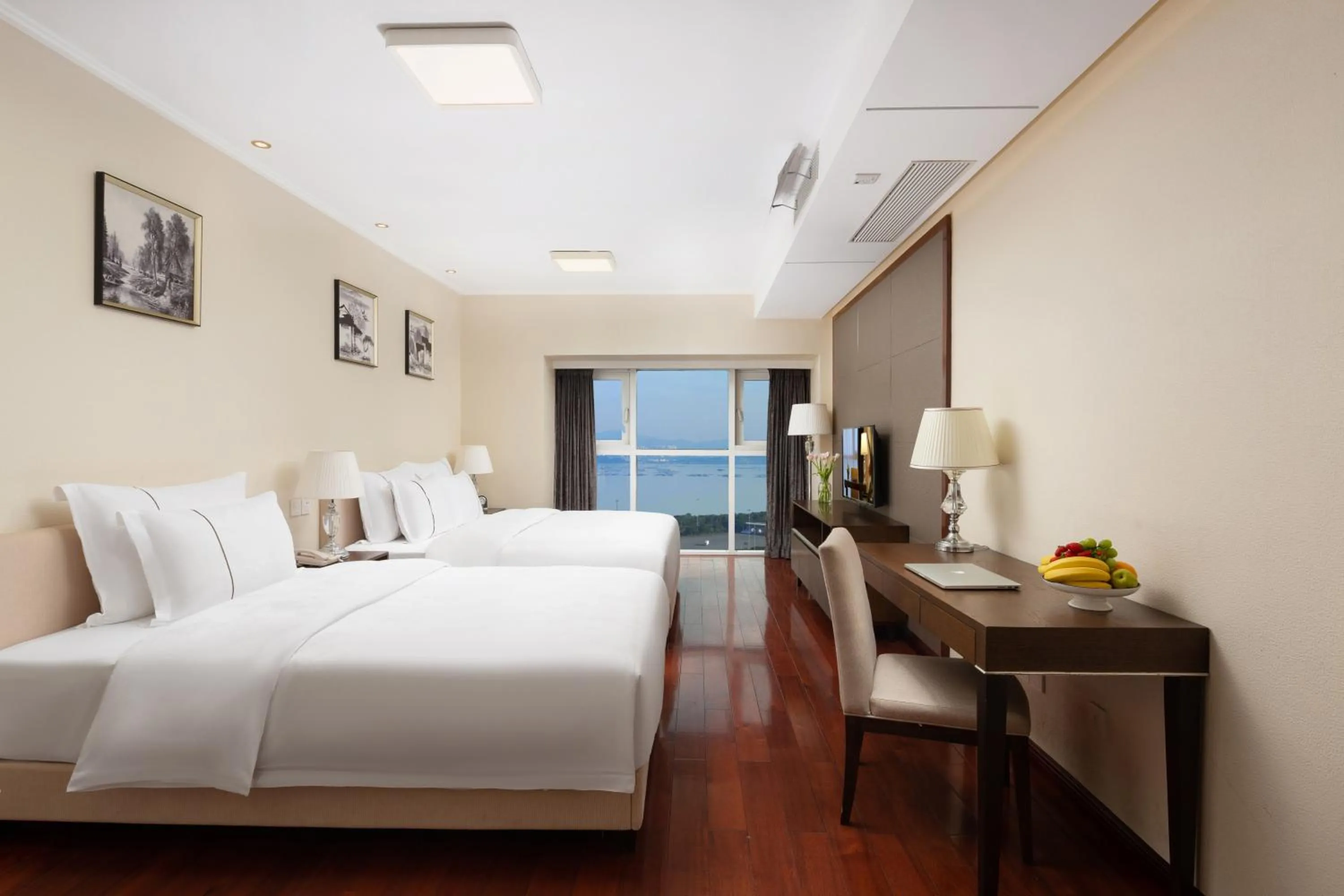 Bed in Shenzhen Bay Hisoar Hotel