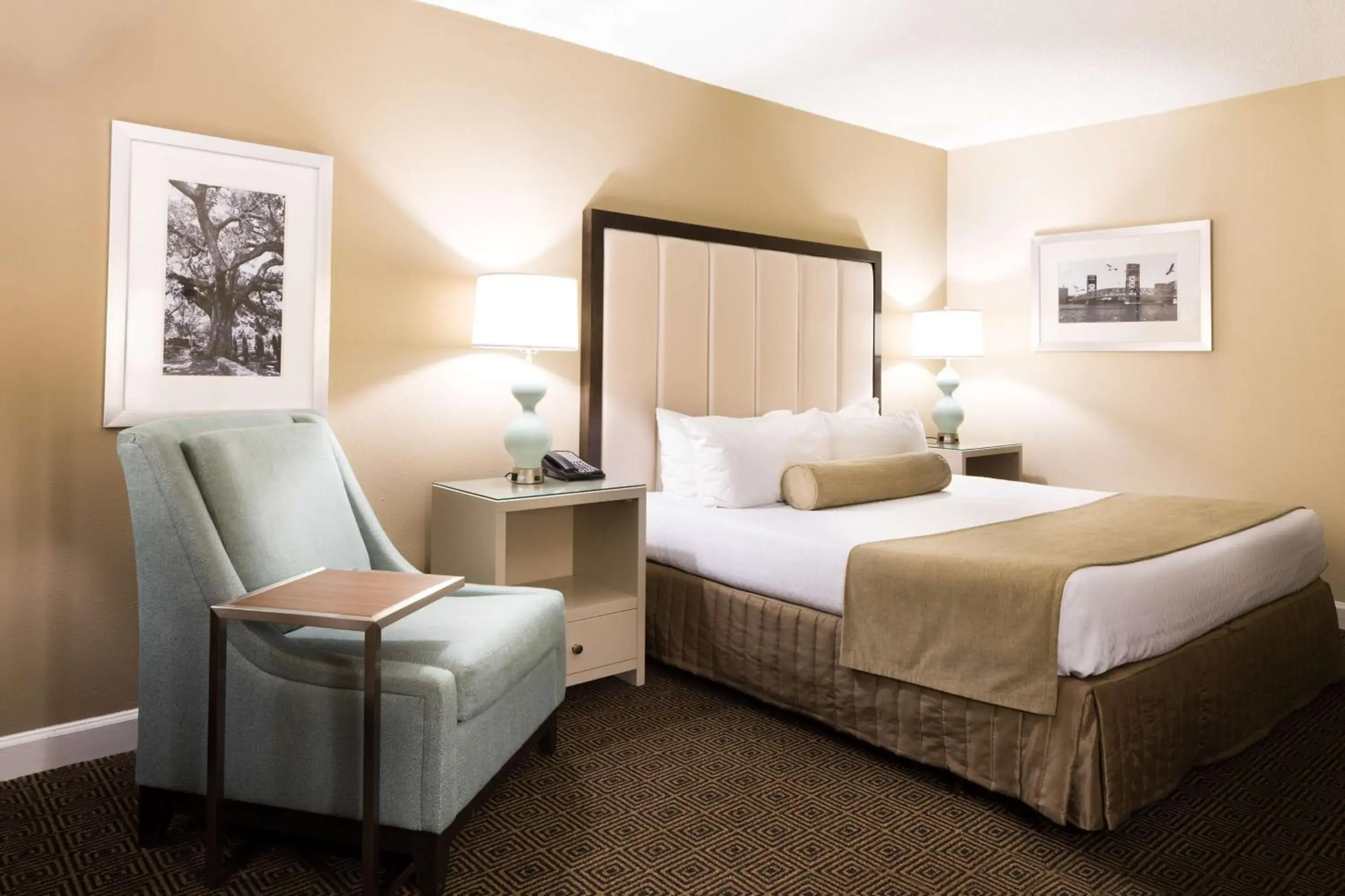 King Room in DoubleTree by Hilton Jacksonville Riverfront, FL King Room in DoubleTree by Hilton Jacksonville Riverfront, FL