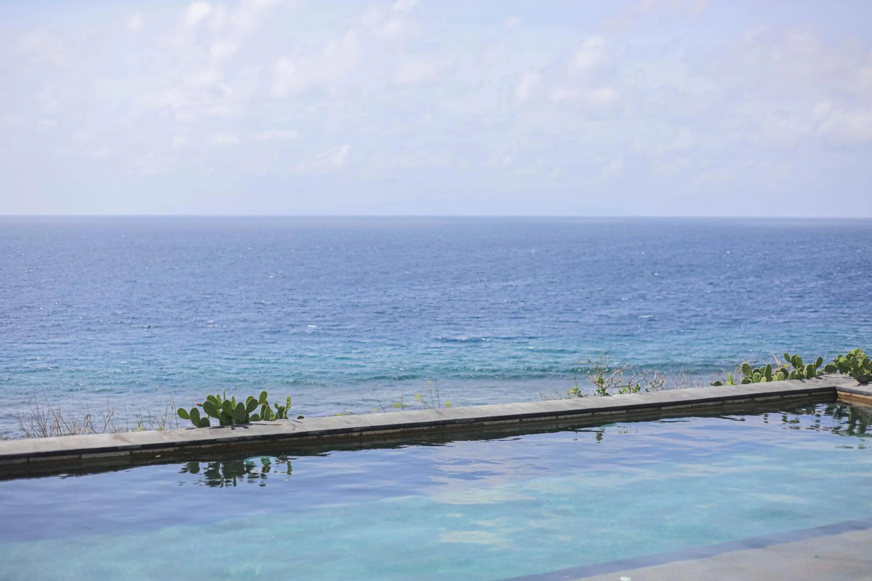 Pool view in Manta Cottages with Sea View