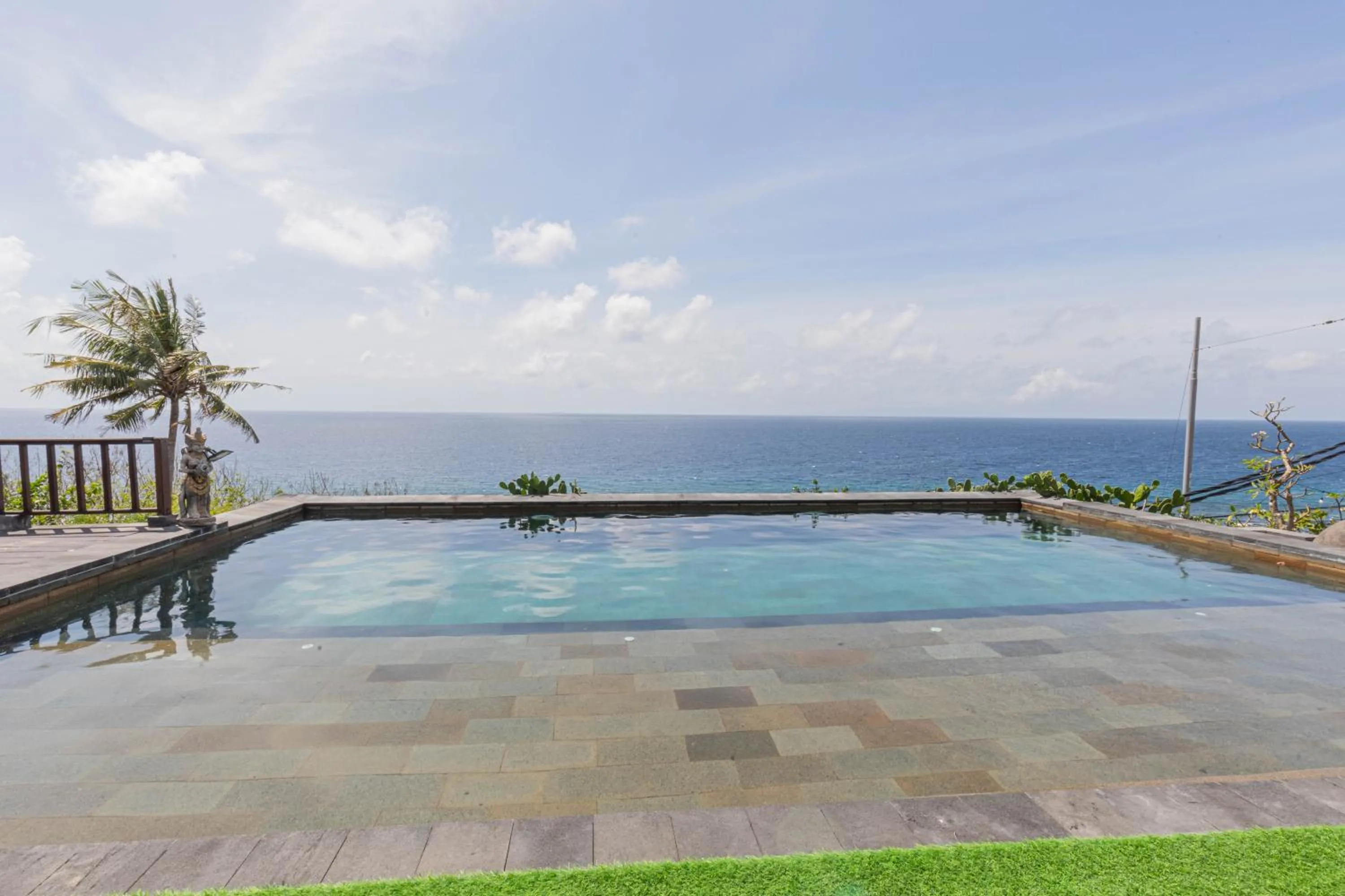 Pool view in Manta Cottages with Sea View