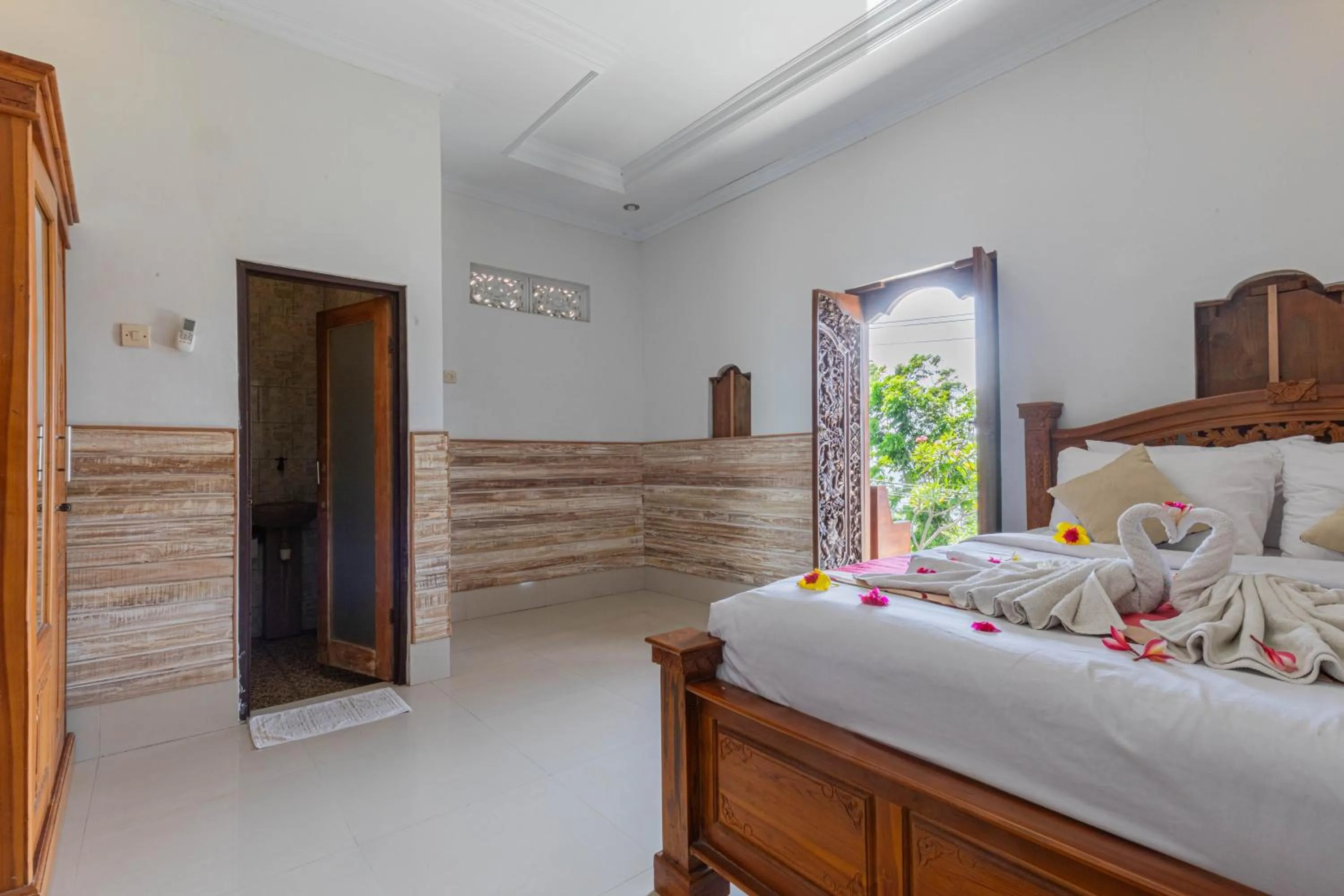 Photo of the whole room, Bed in Manta Cottages with Sea View