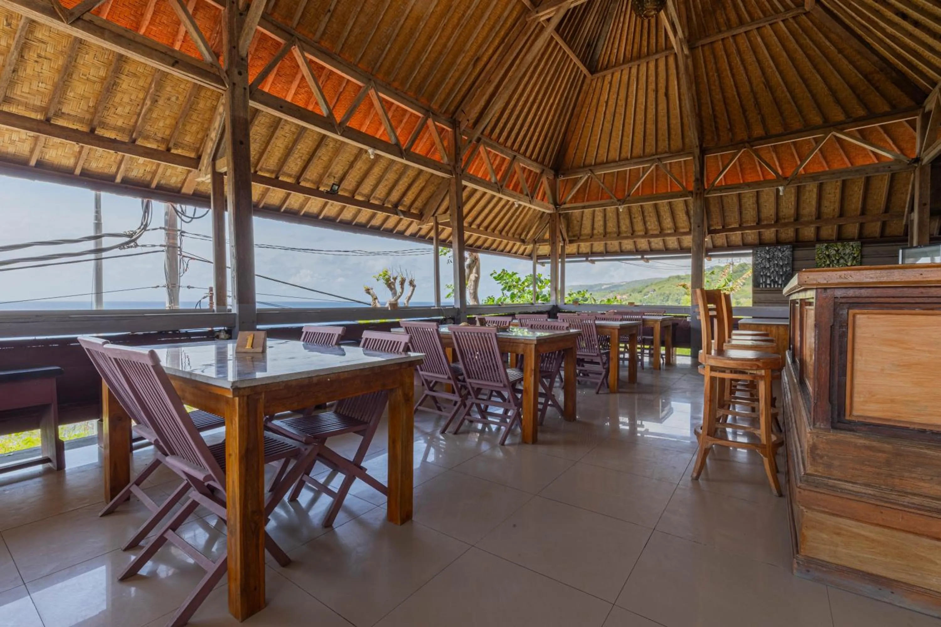 Restaurant/places to eat in Manta Cottages with Sea View