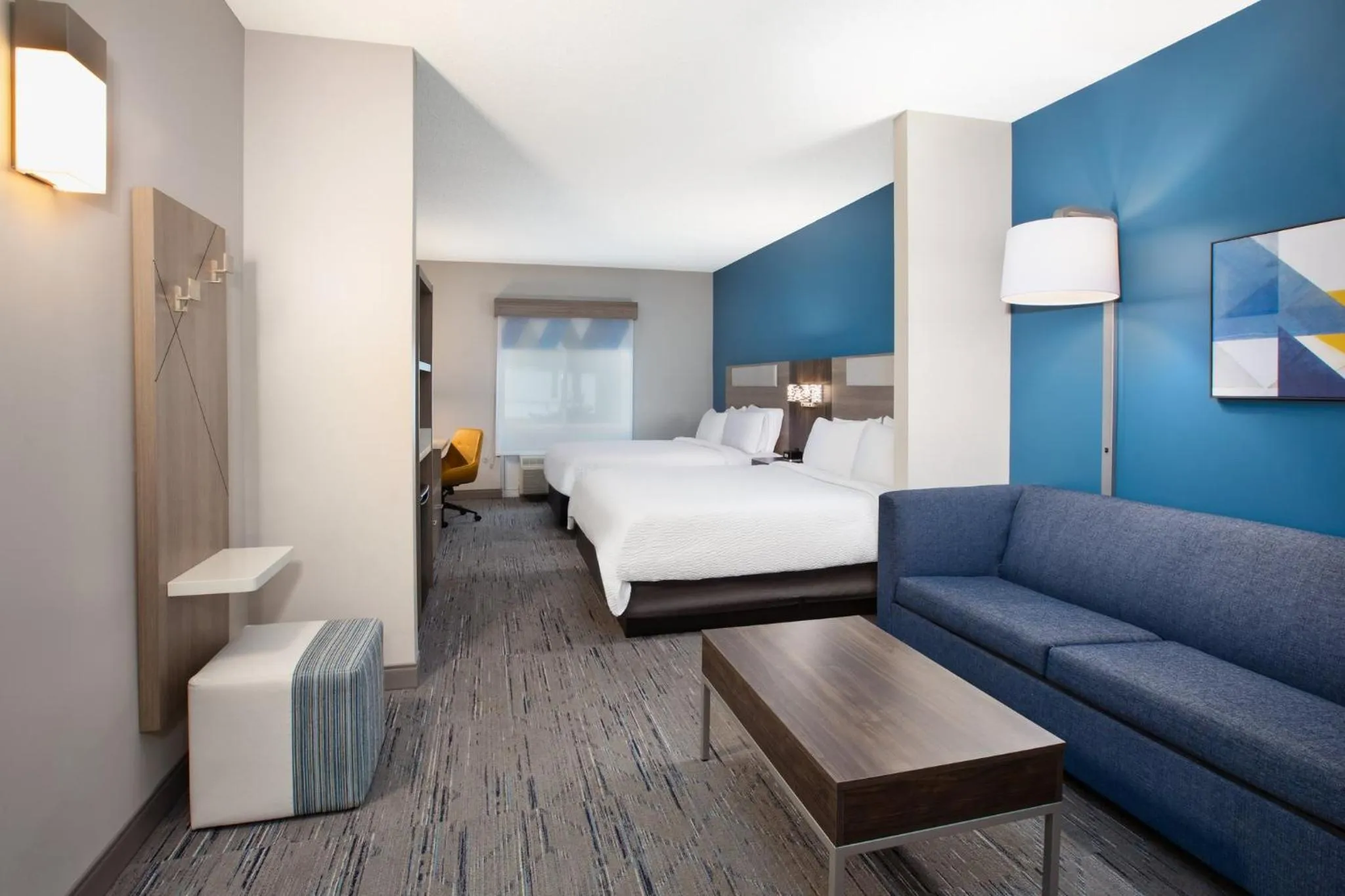 Photo of the whole room, Bed in Holiday Inn Express Hotel & Suites Grand Rapids-North by IHG