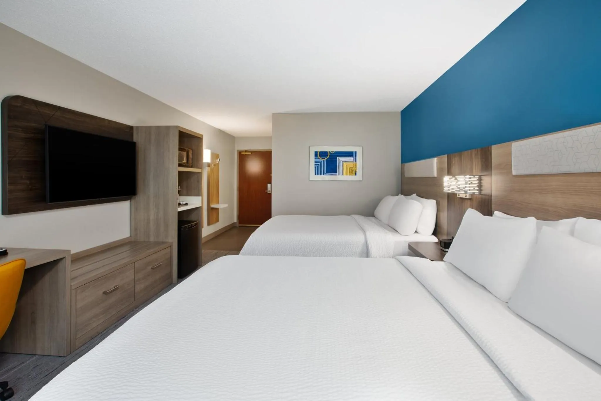 Photo of the whole room, Bed in Holiday Inn Express Hotel & Suites Grand Rapids-North by IHG