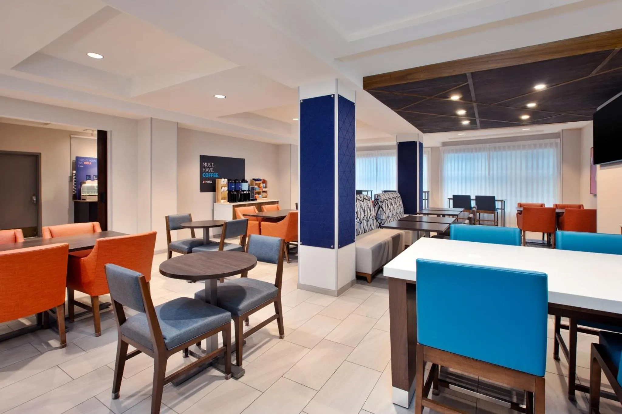 Breakfast in Holiday Inn Express Hotel & Suites Grand Rapids-North by IHG