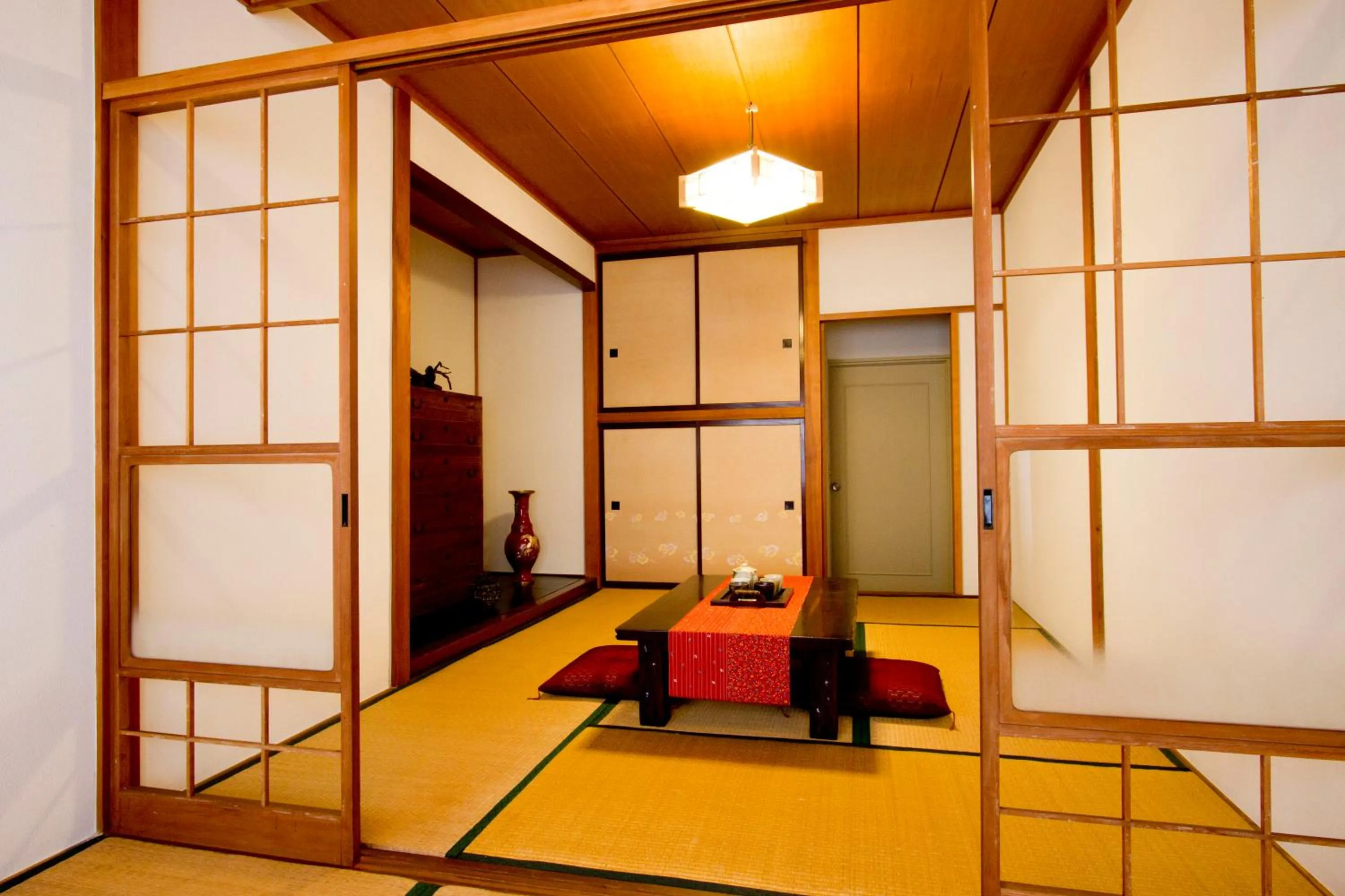 Photo of the whole room, Bed in Guesthouse Fujinokura Kawaguchiko Ekimaeten