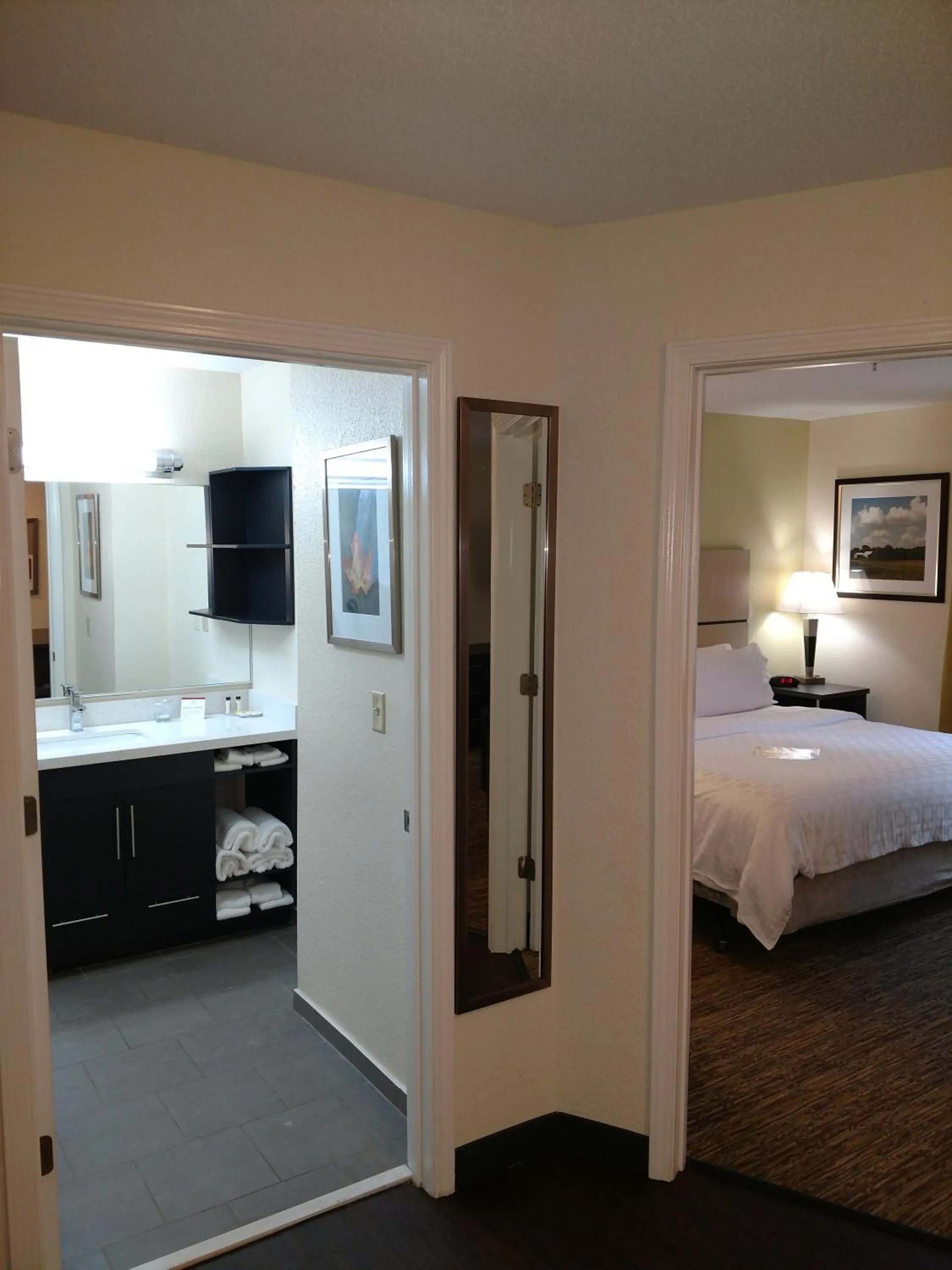 Photo of the whole room, Bed in Candlewood Suites Olive Branch by IHG