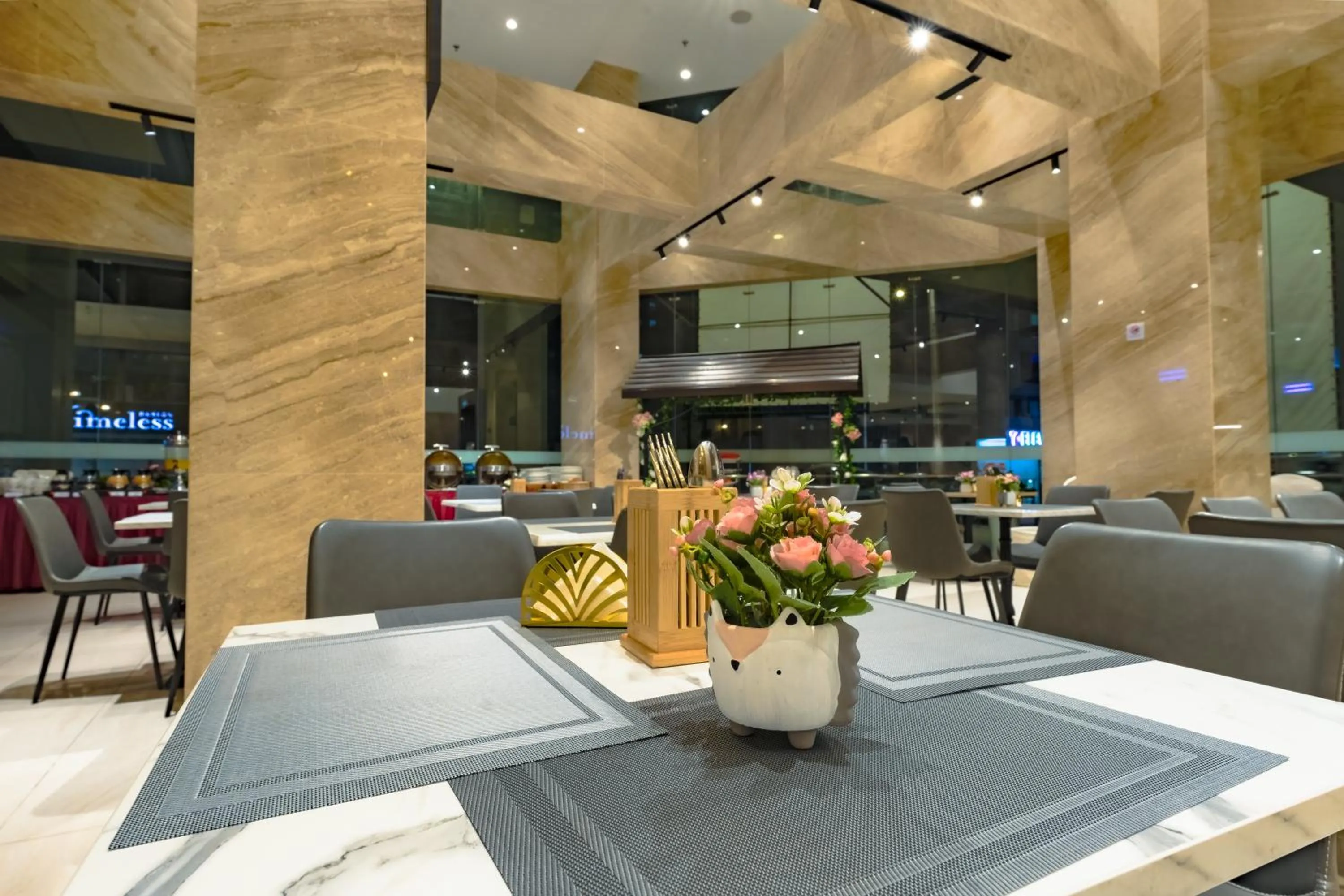 Restaurant/places to eat in Lazdana Hotel Kuala Lumpur