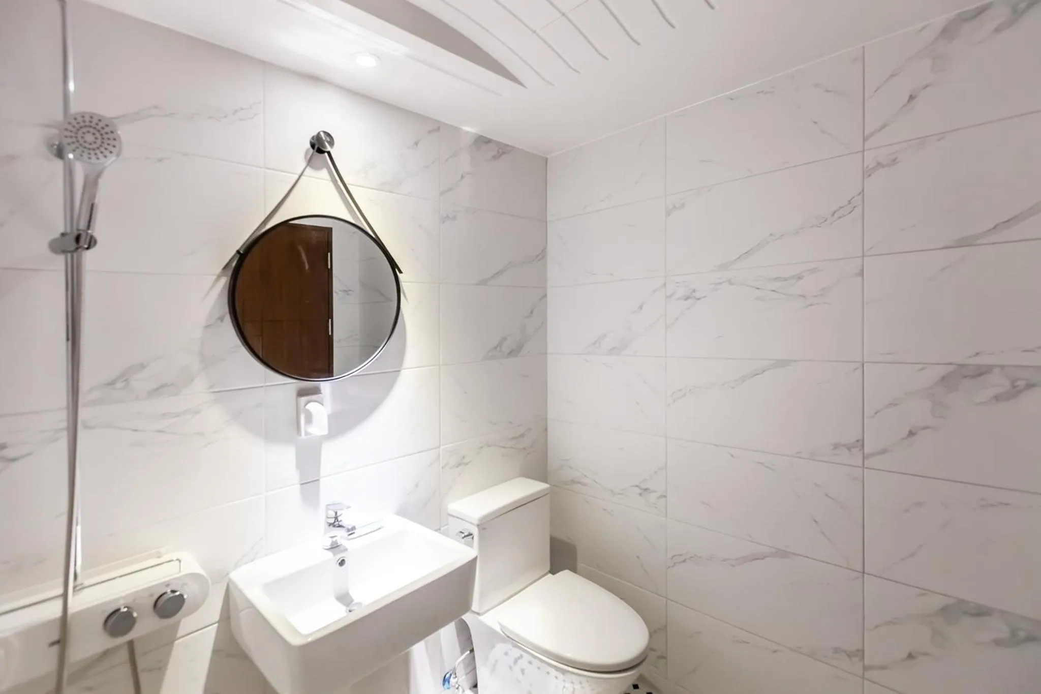 Shower in No.25 Hotel Busan Seomyeon Station