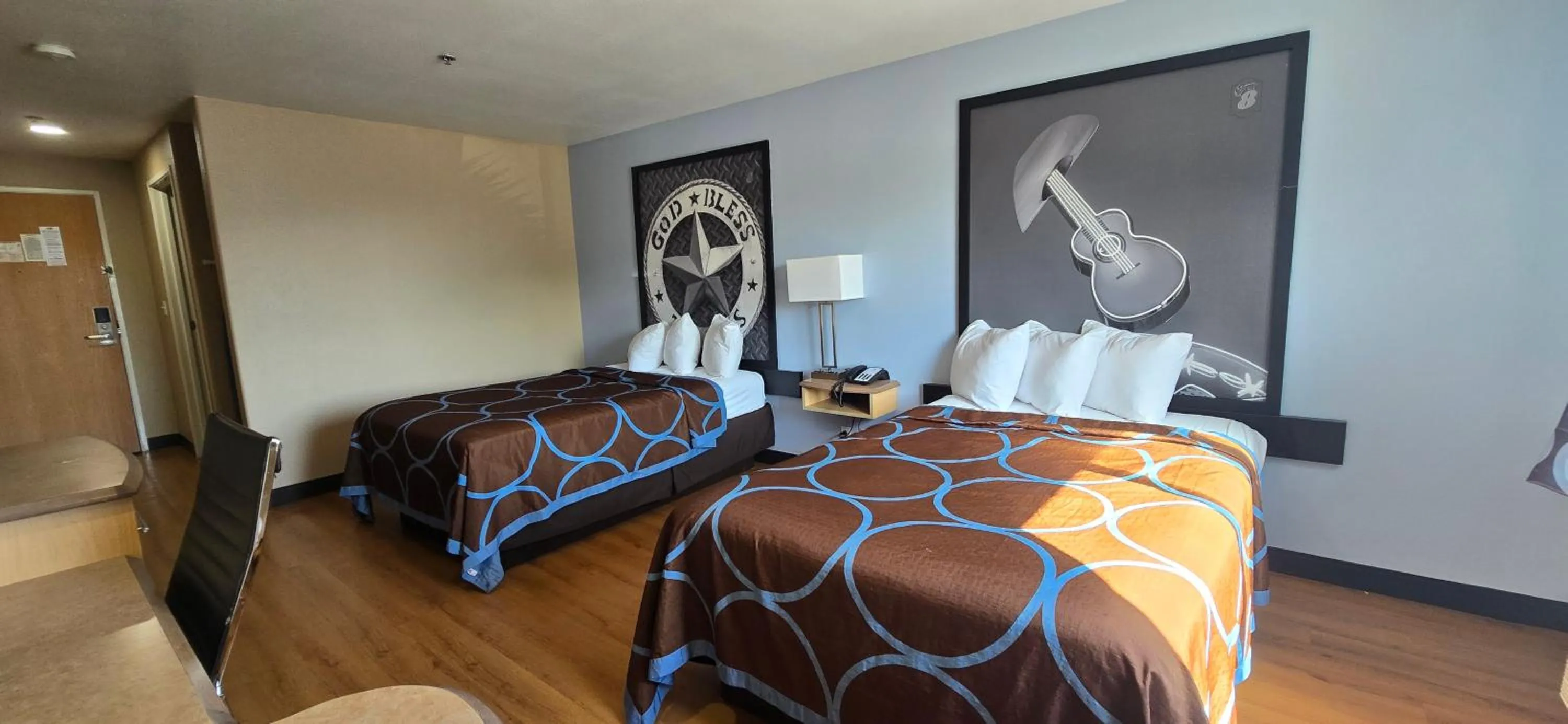 Bedroom, Bed in Super 8 by Wyndham New Braunfels I-35