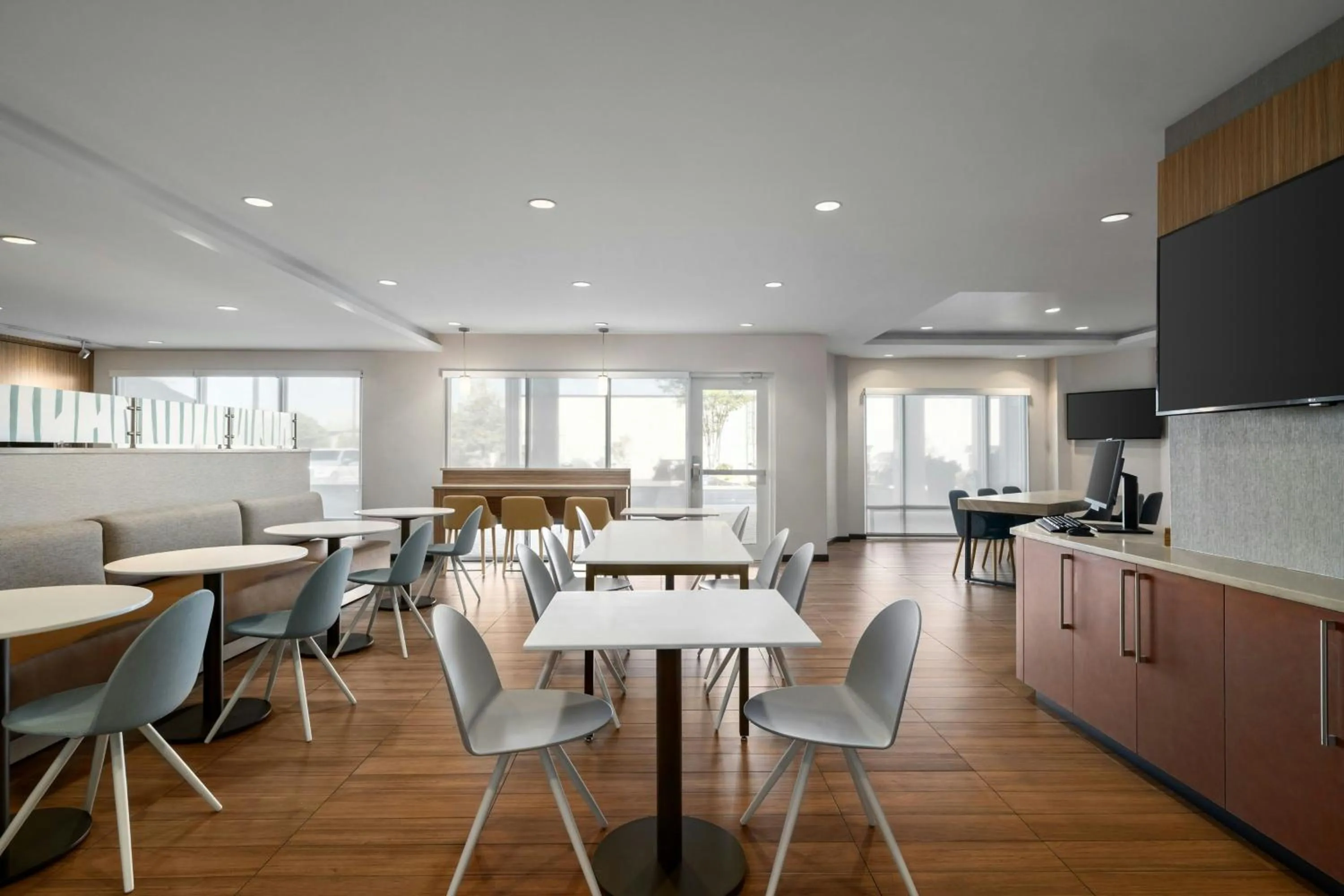 Breakfast in TownePlace Suites by Marriott Auburn University Area