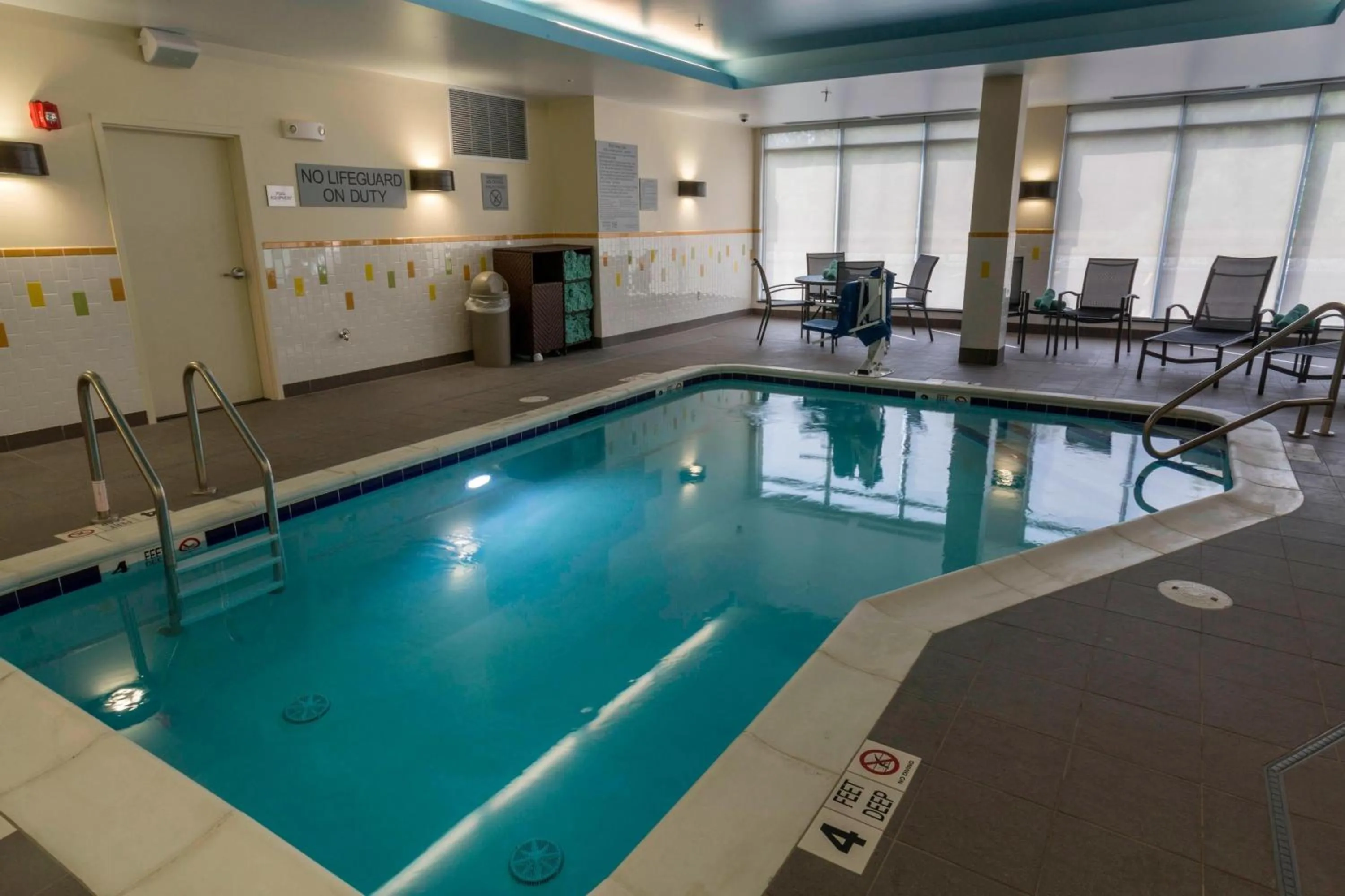 Swimming pool in Fairfield Inn & Suites by Marriott Geneva Finger Lakes