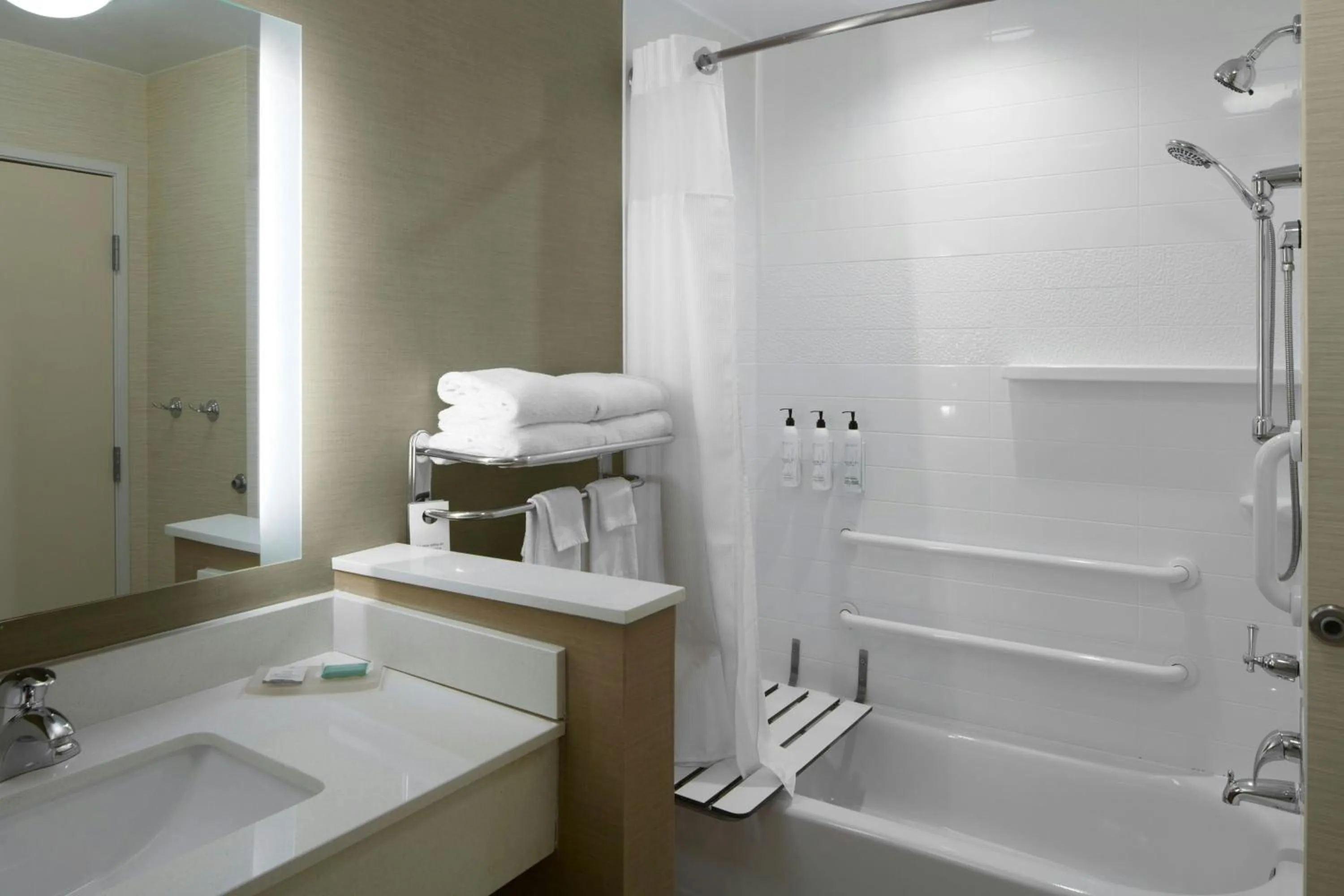 Bathroom in Fairfield Inn & Suites by Marriott Geneva Finger Lakes