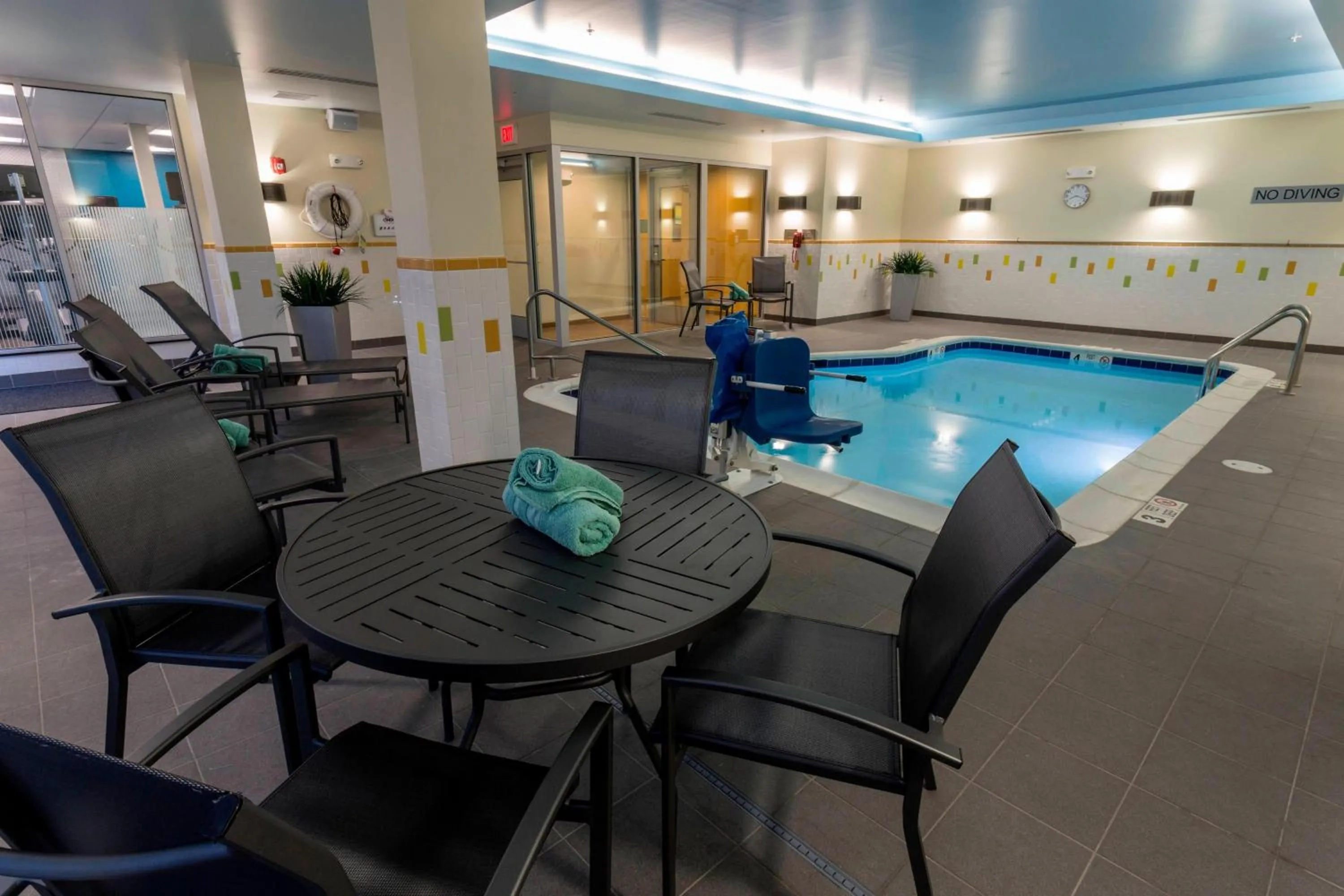 Swimming pool in Fairfield Inn & Suites by Marriott Geneva Finger Lakes