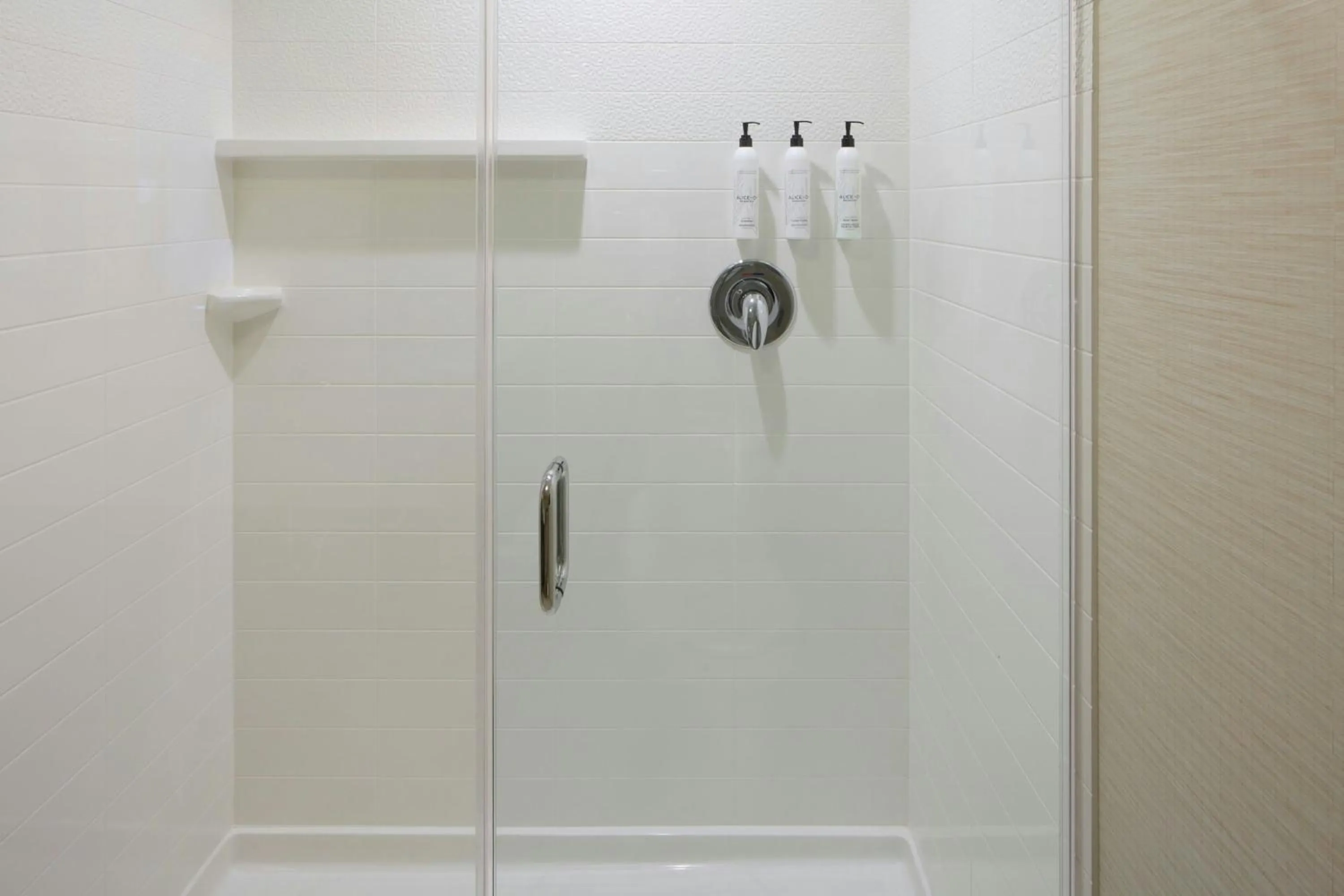 Bathroom in Fairfield Inn & Suites by Marriott Geneva Finger Lakes