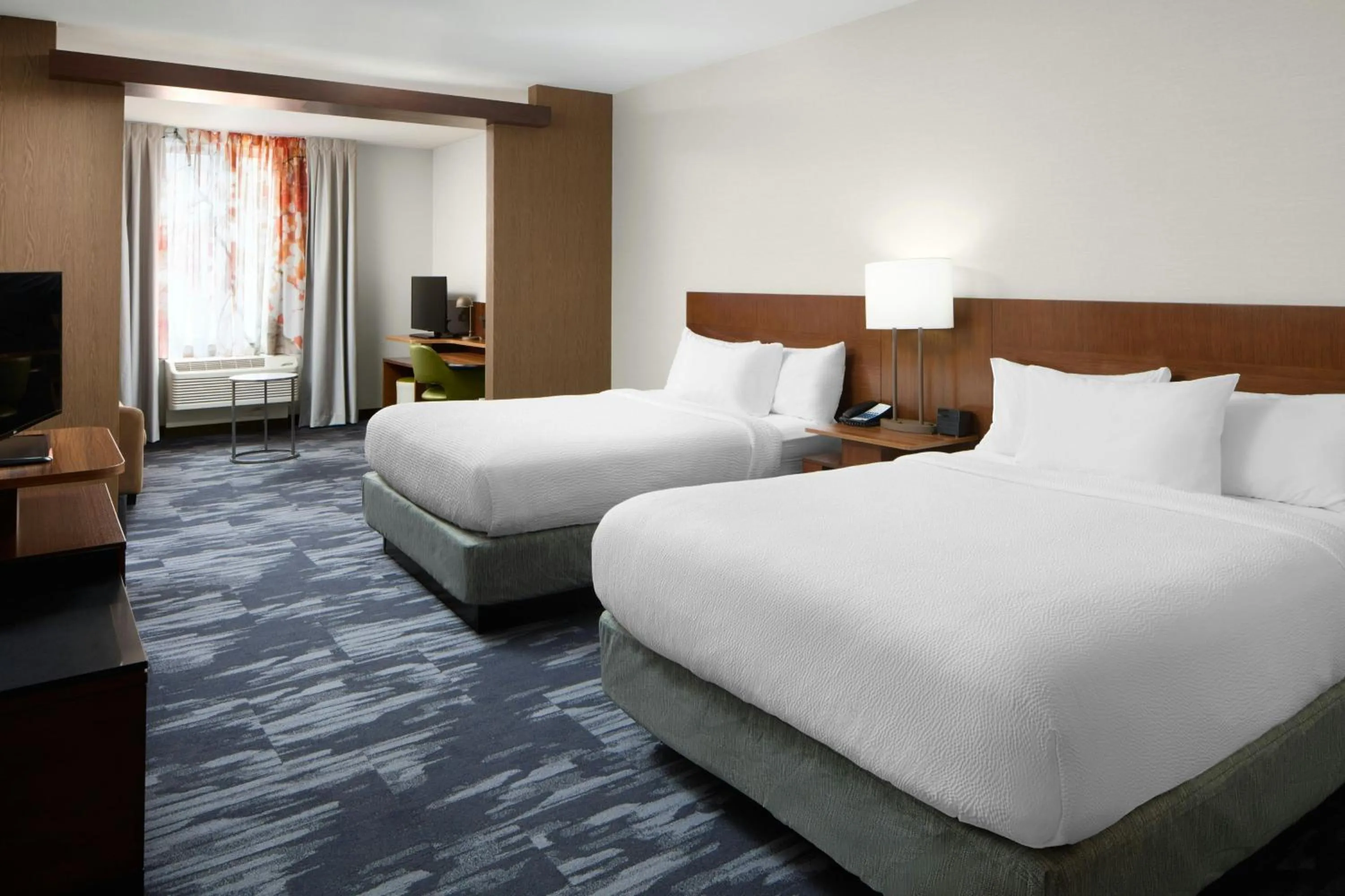 Photo of the whole room, Bed in Fairfield Inn & Suites by Marriott Geneva Finger Lakes