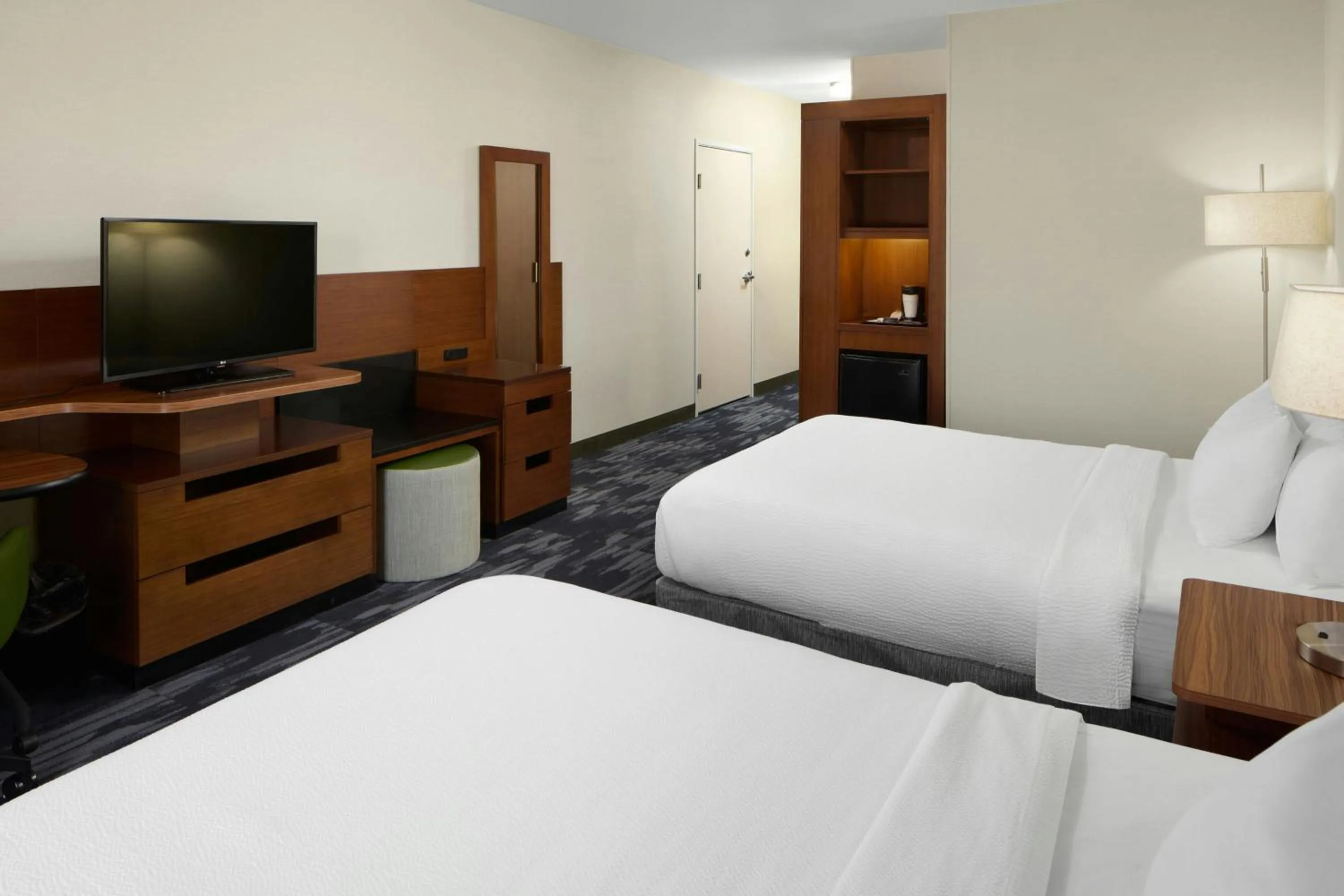 Photo of the whole room, Bed in Fairfield Inn & Suites by Marriott Geneva Finger Lakes