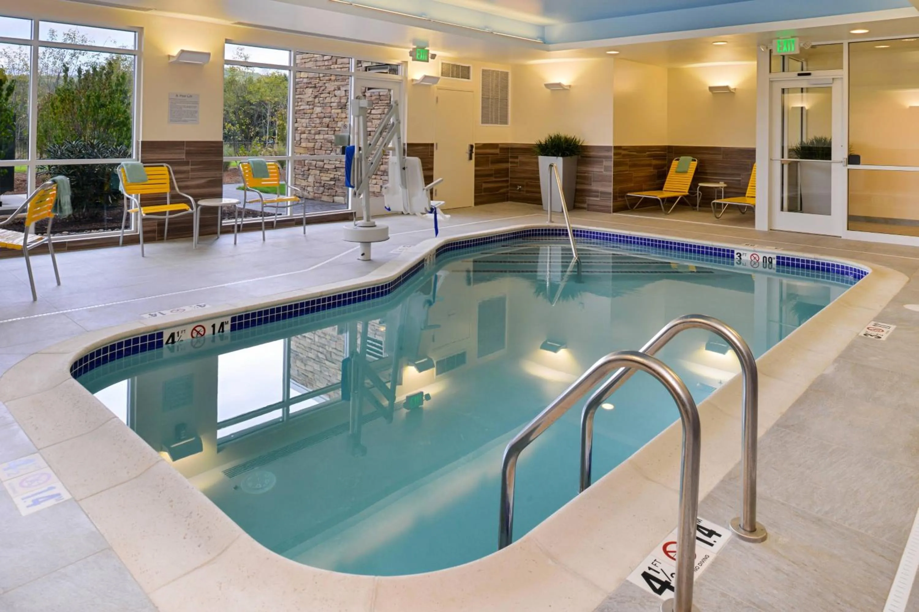 Swimming pool in Fairfield Inn & Suites by Marriott Plymouth White Mountains