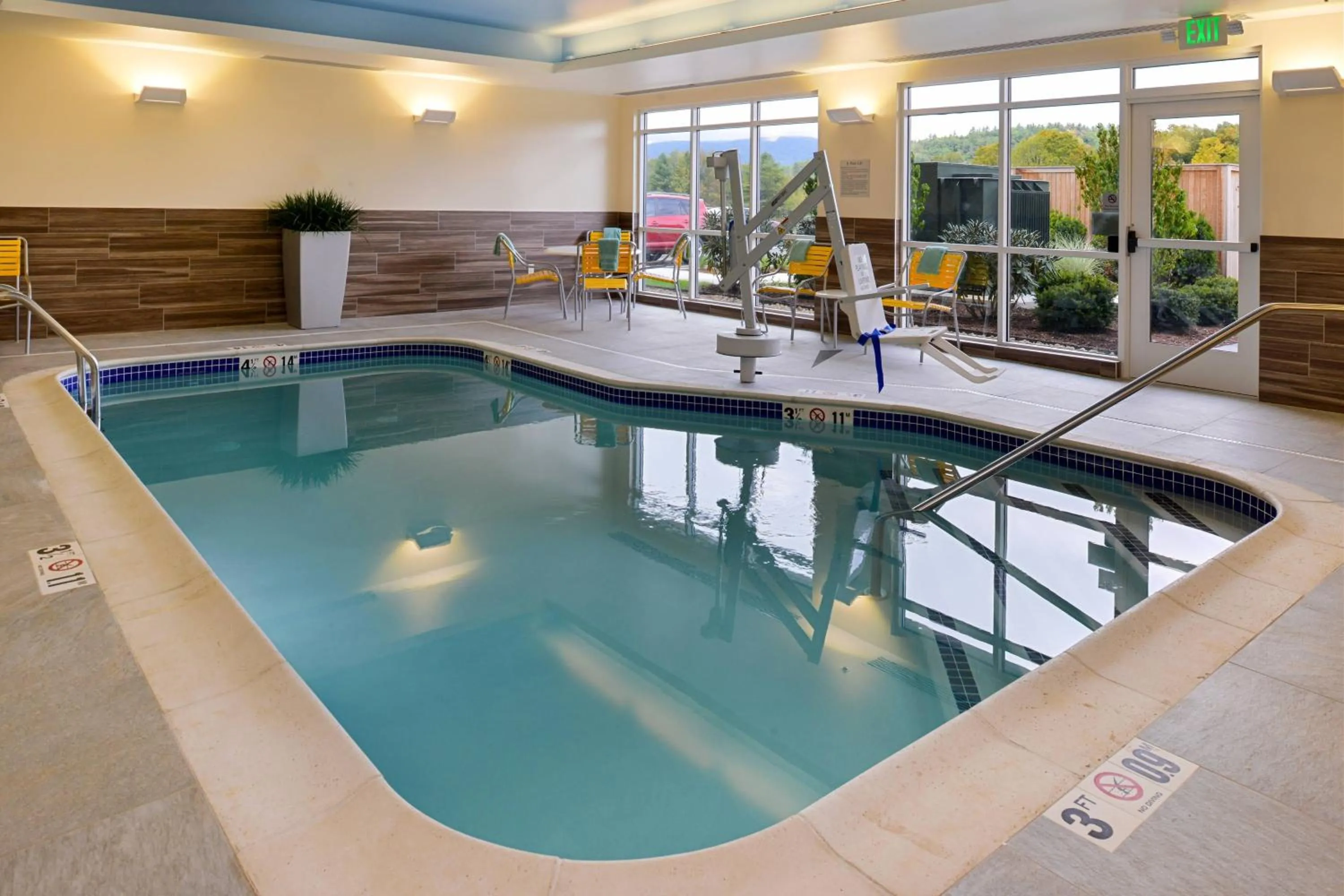 Swimming pool in Fairfield Inn & Suites by Marriott Plymouth White Mountains