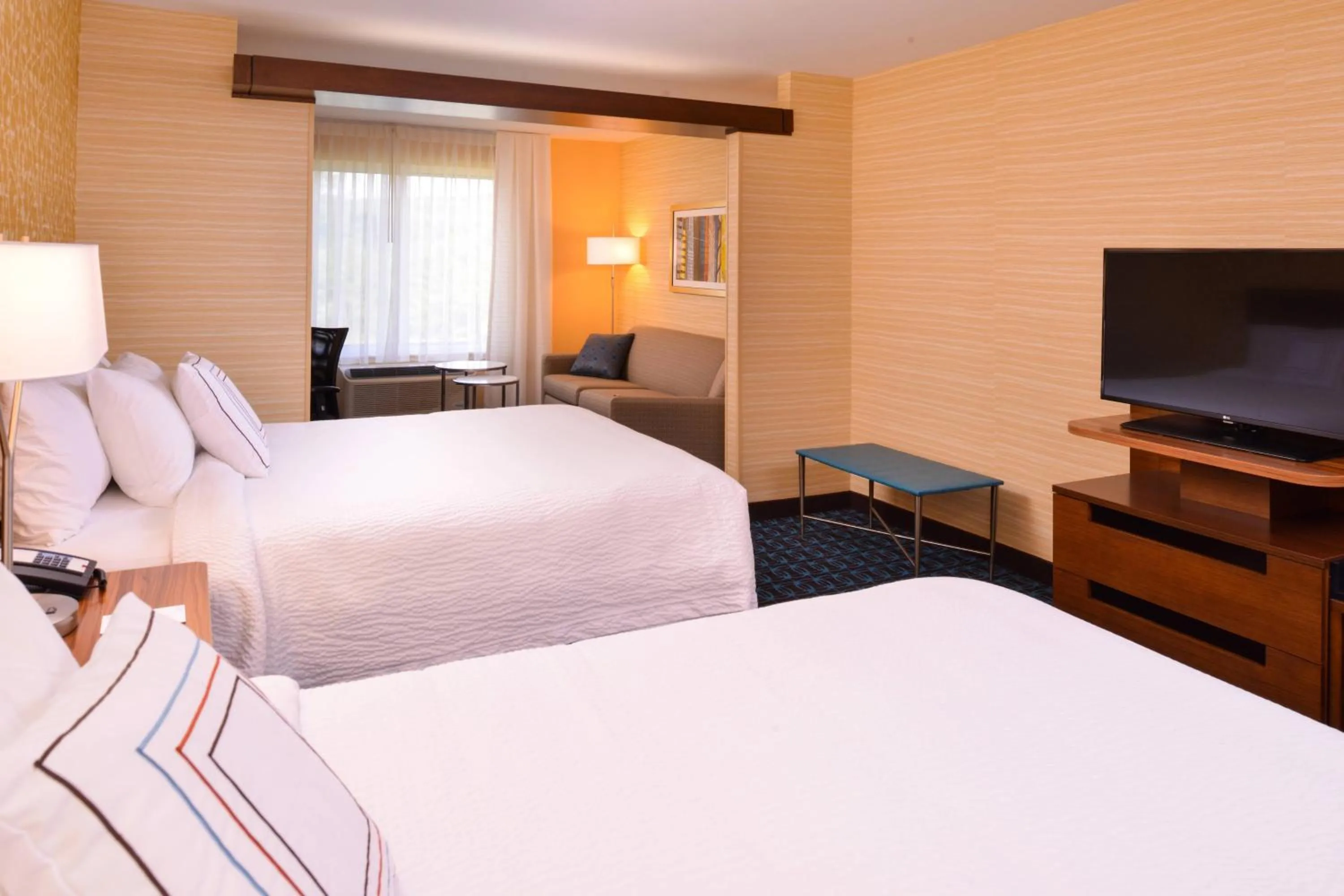 Photo of the whole room, Bed in Fairfield Inn & Suites by Marriott Plymouth White Mountains