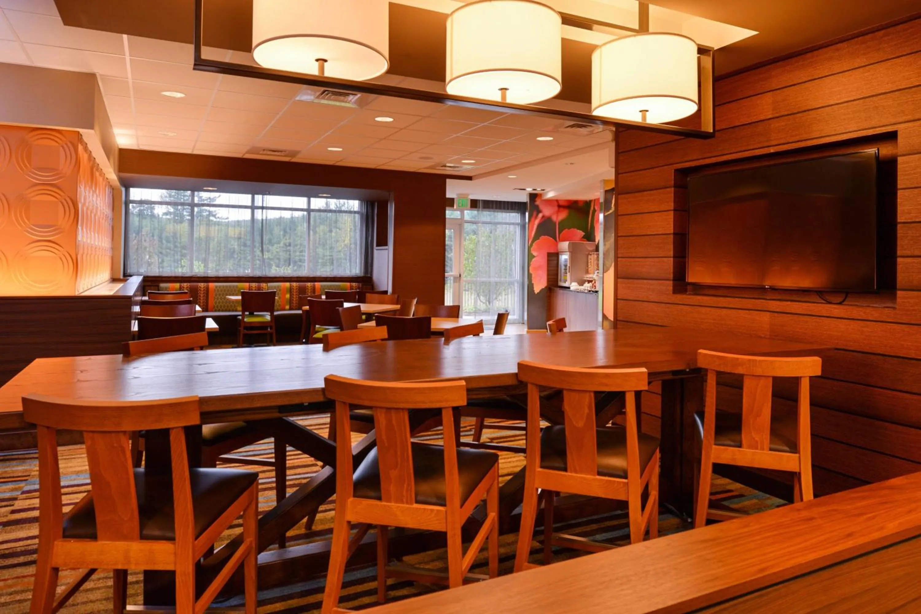 Breakfast in Fairfield Inn & Suites by Marriott Plymouth White Mountains