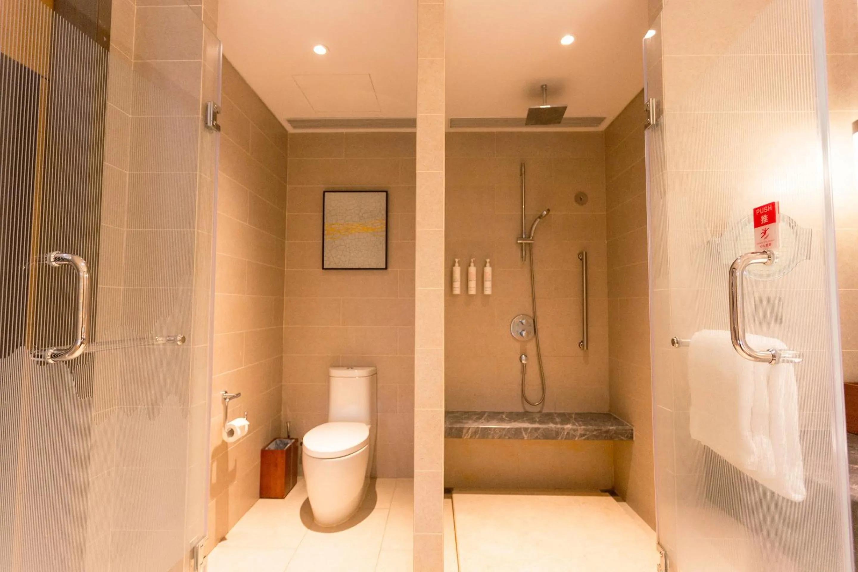 Shower in Marriott Resort Xiangshui Bay