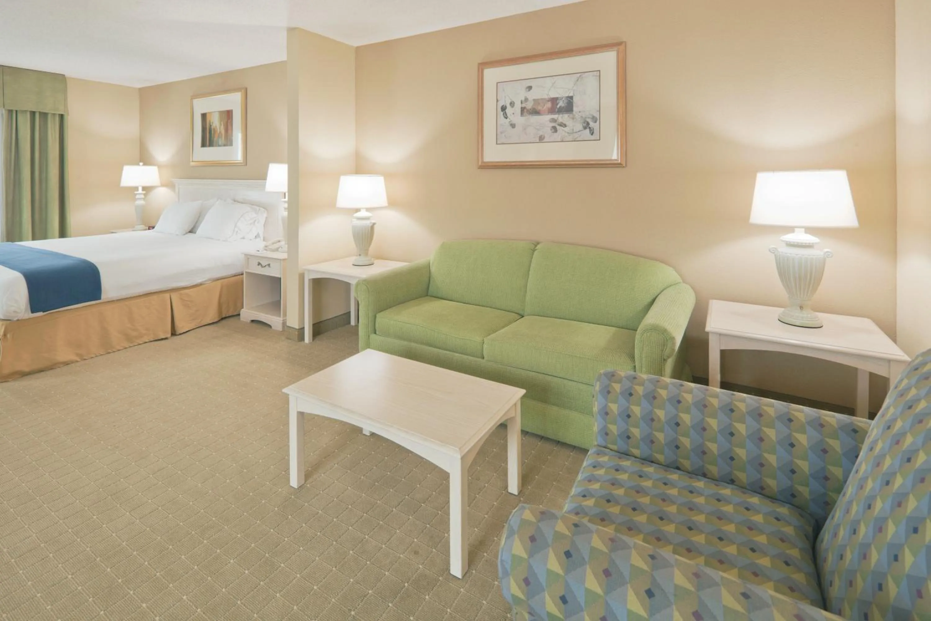 Photo of the whole room, Bed in Holiday Inn Express Hotel & Suites Memphis Southwind by IHG