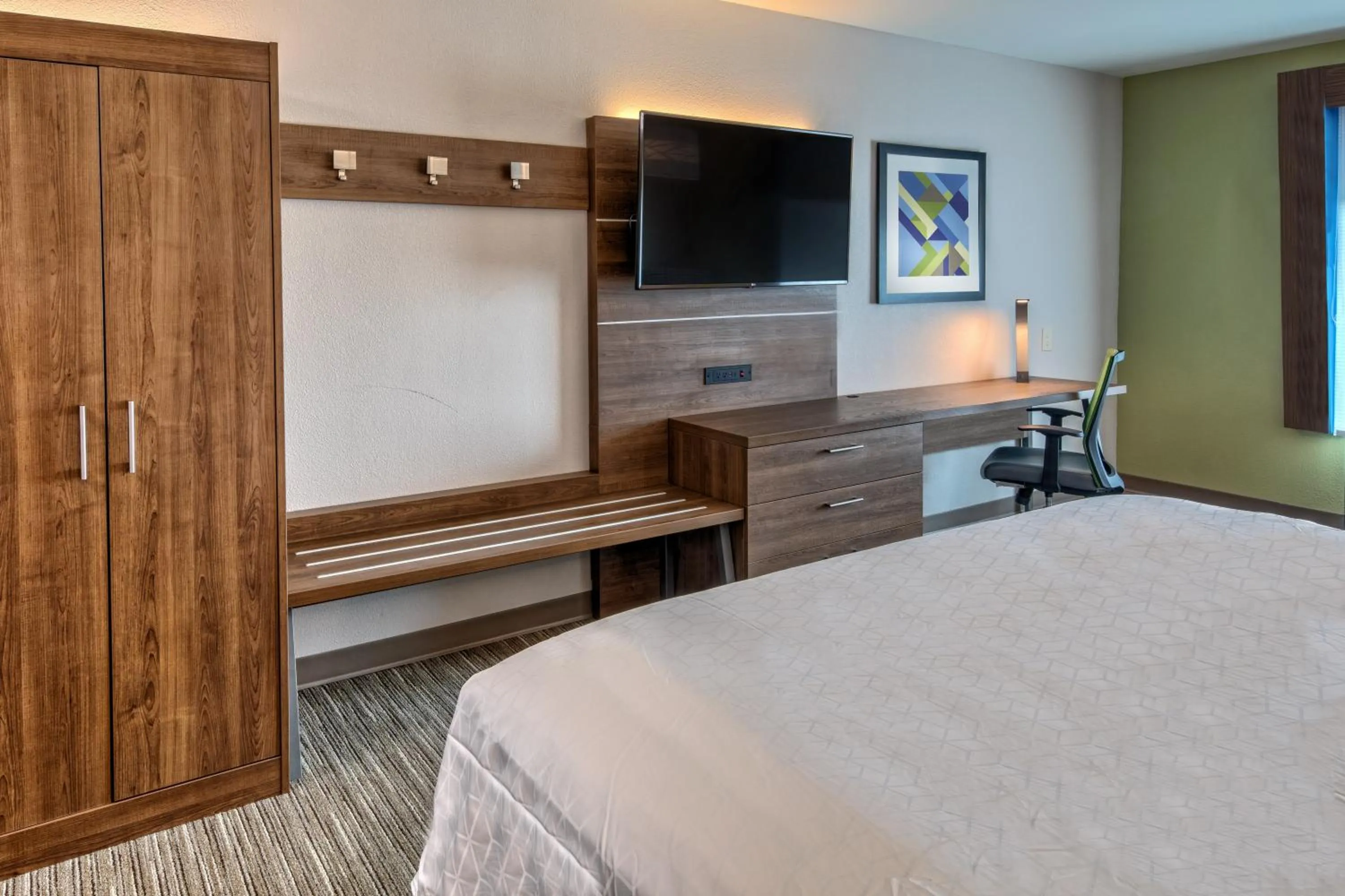 Photo of the whole room, Bed in Holiday Inn Express Hotel & Suites Memphis Southwind by IHG