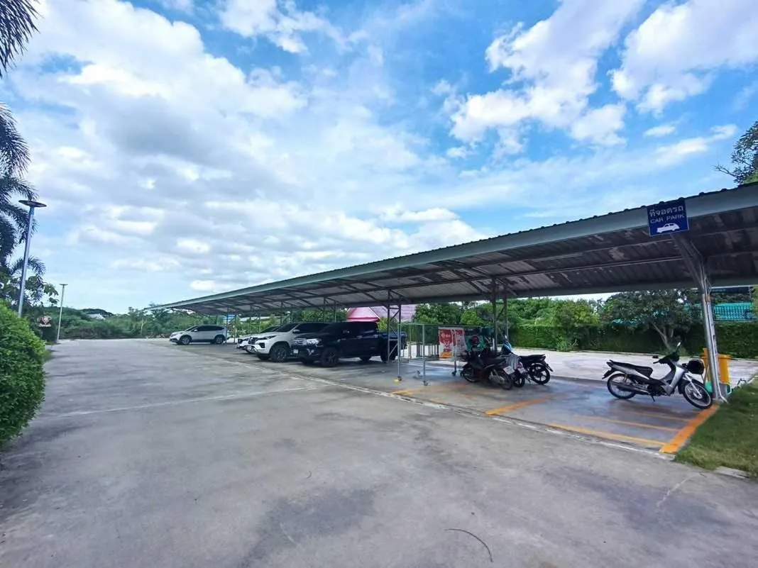 Facade/entrance in Sabai Palace