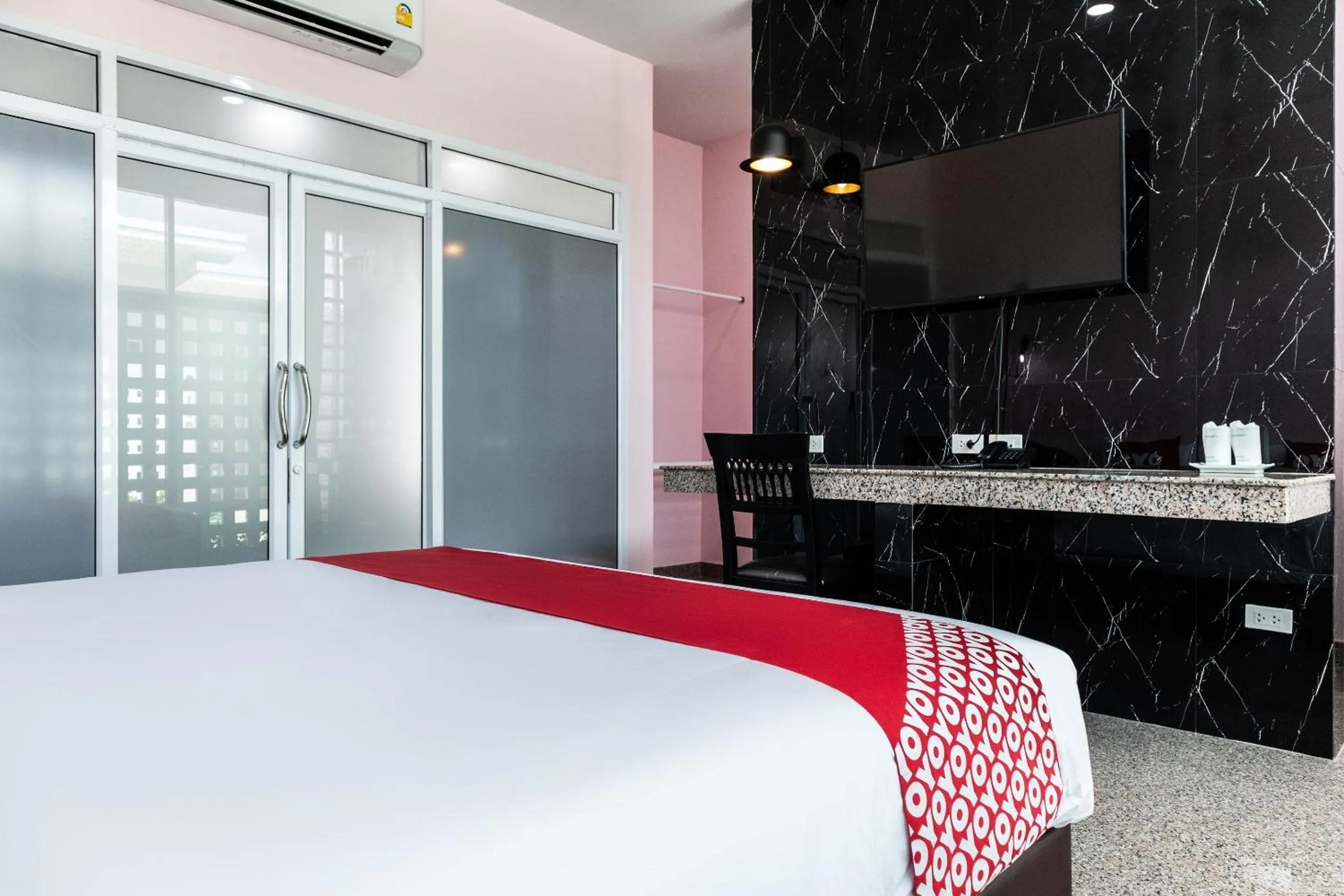 Bedroom in Sabai Palace