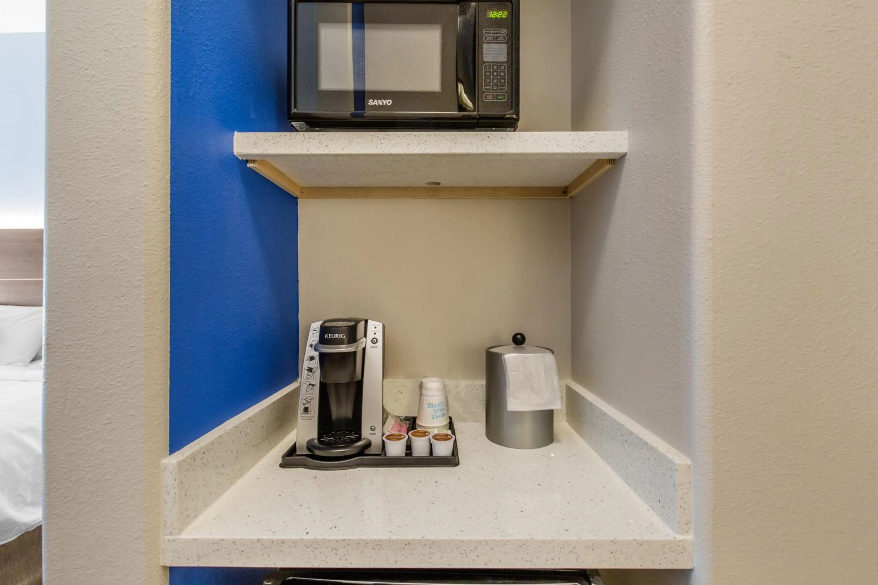 Coffee/tea facilities in Holiday Inn Express Houston-Alvin by IHG