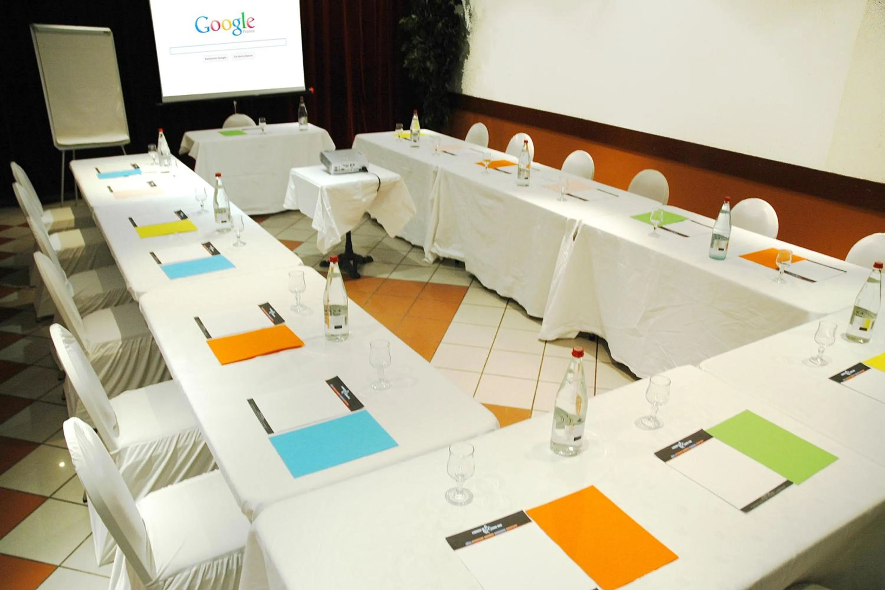 Business facilities in Le Cheval Noir Hôtel Paris Pantin