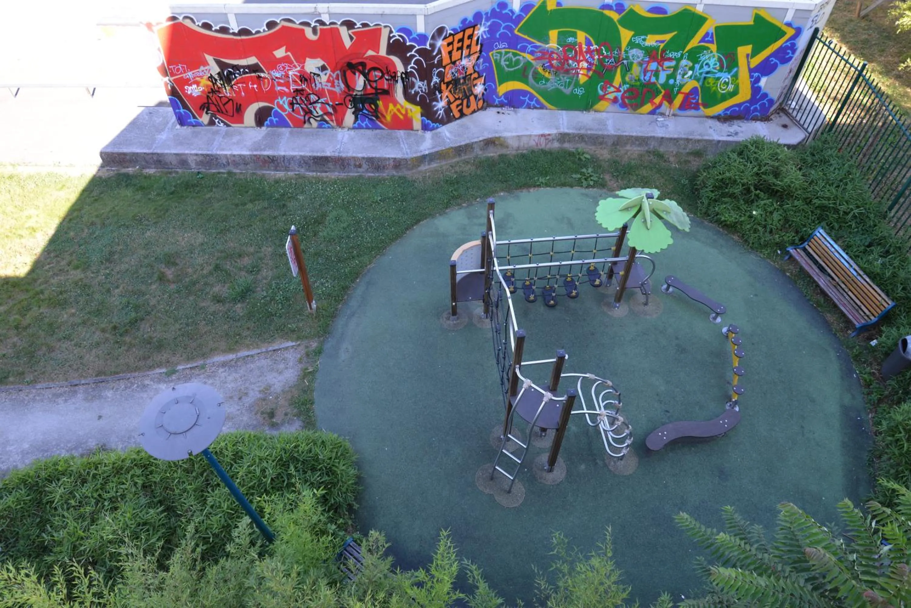 Balcony/Terrace in Le Cheval Noir Hôtel Paris Pantin
