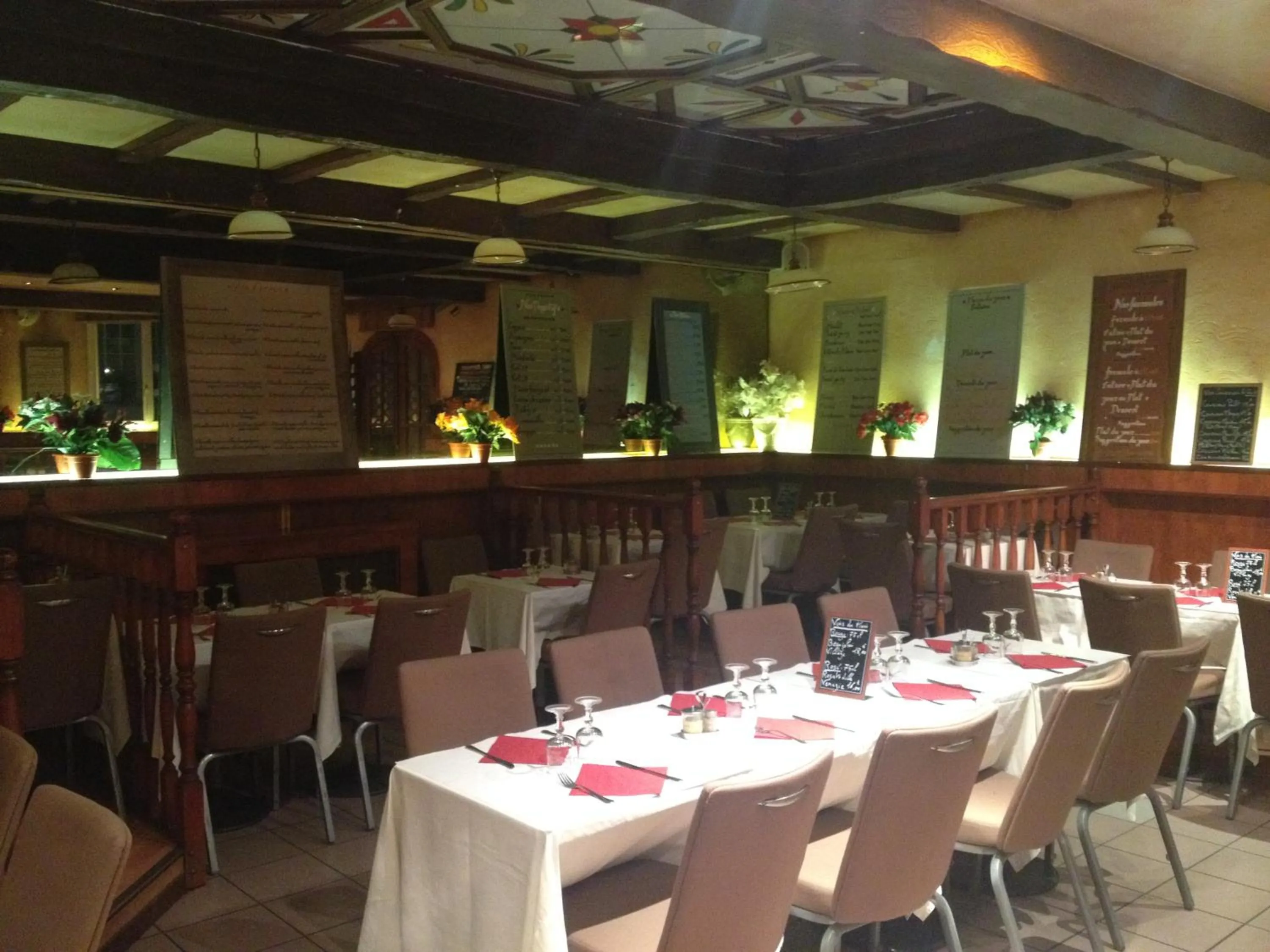 Restaurant/places to eat in Le Cheval Noir Hôtel Paris Pantin