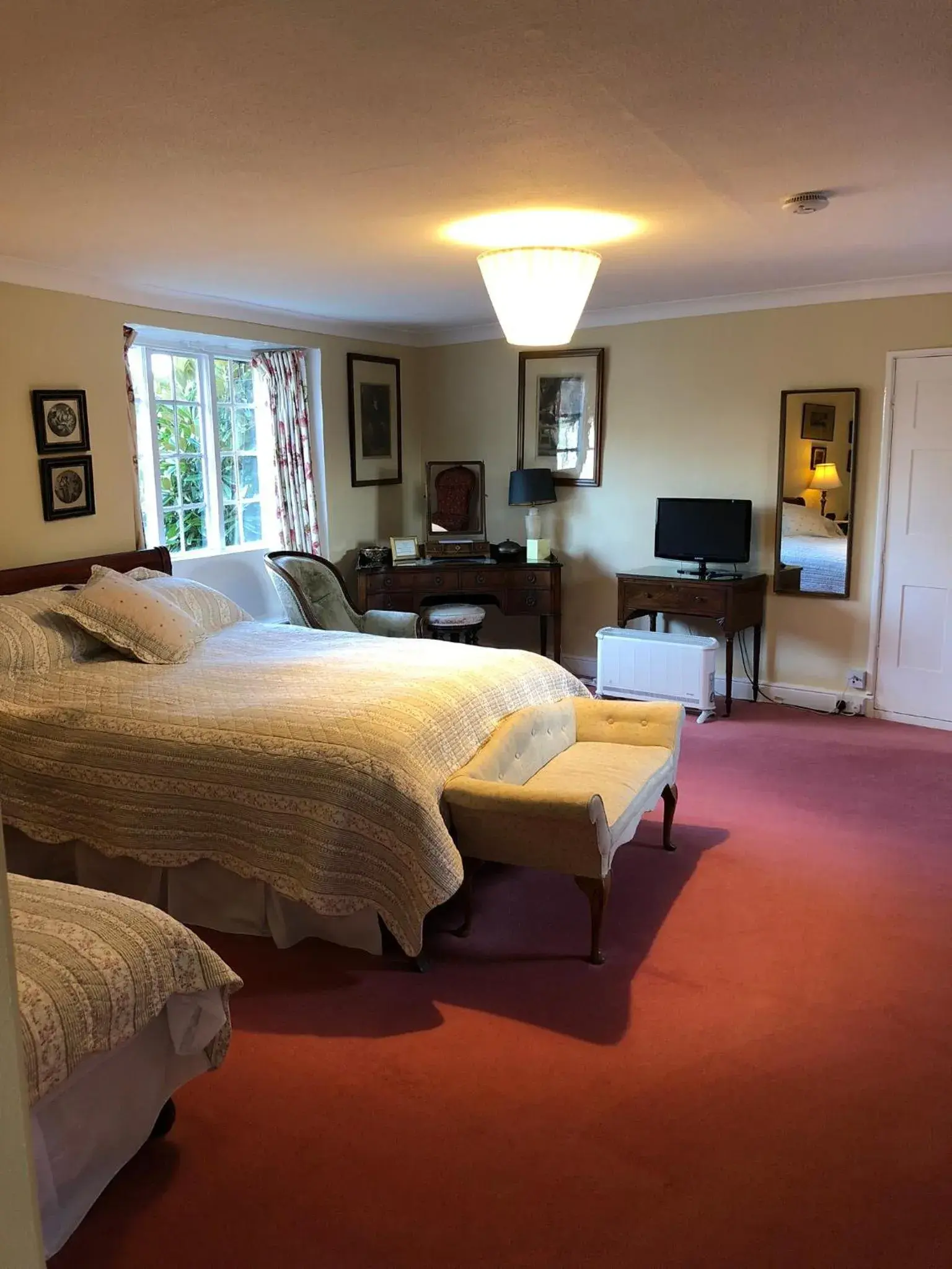 Family Room with Bathroom in Church Hill Farm Family Room with Bathroom in Church Hill Farm