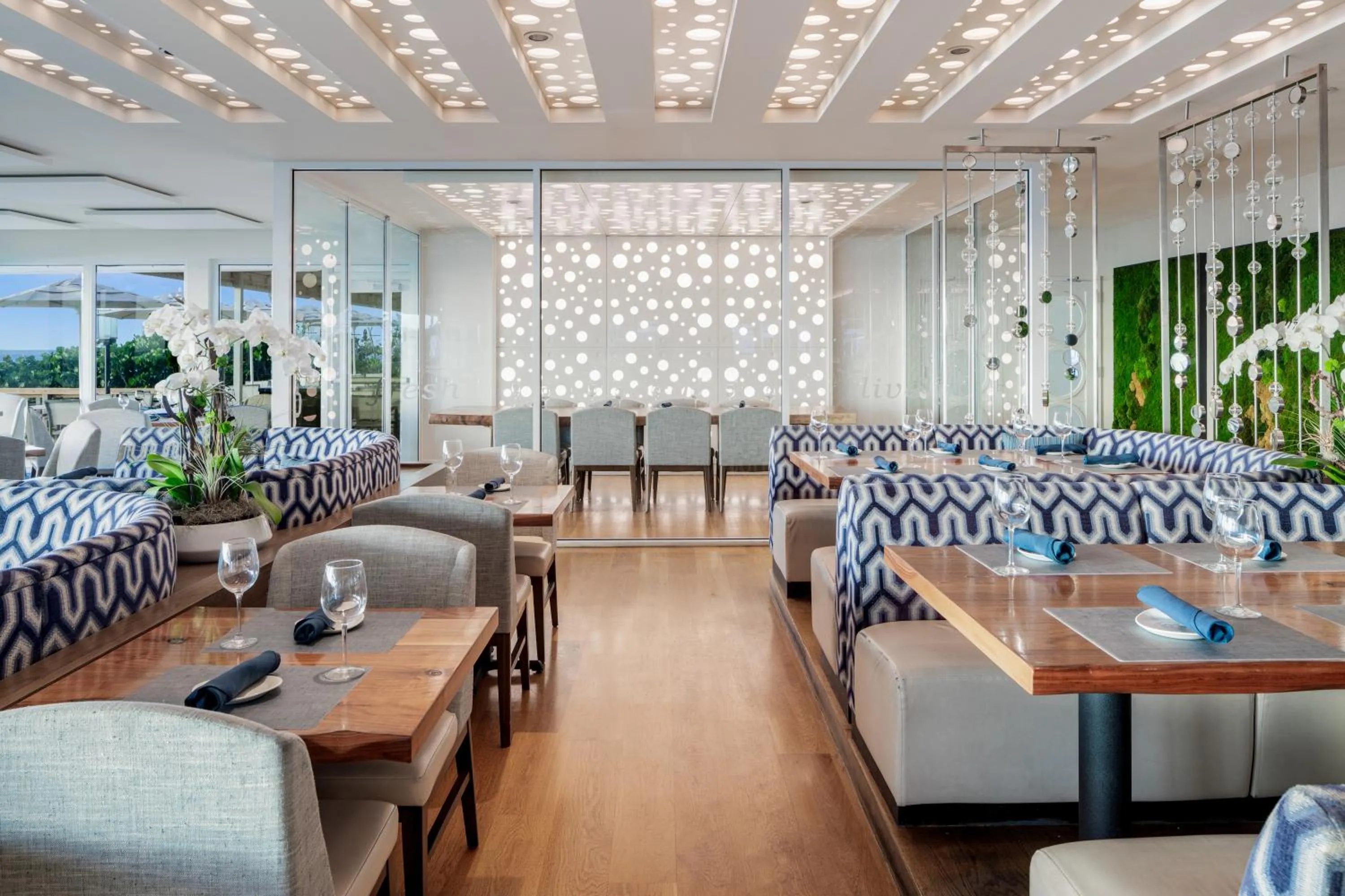 Restaurant/places to eat in Delray Sands Resort