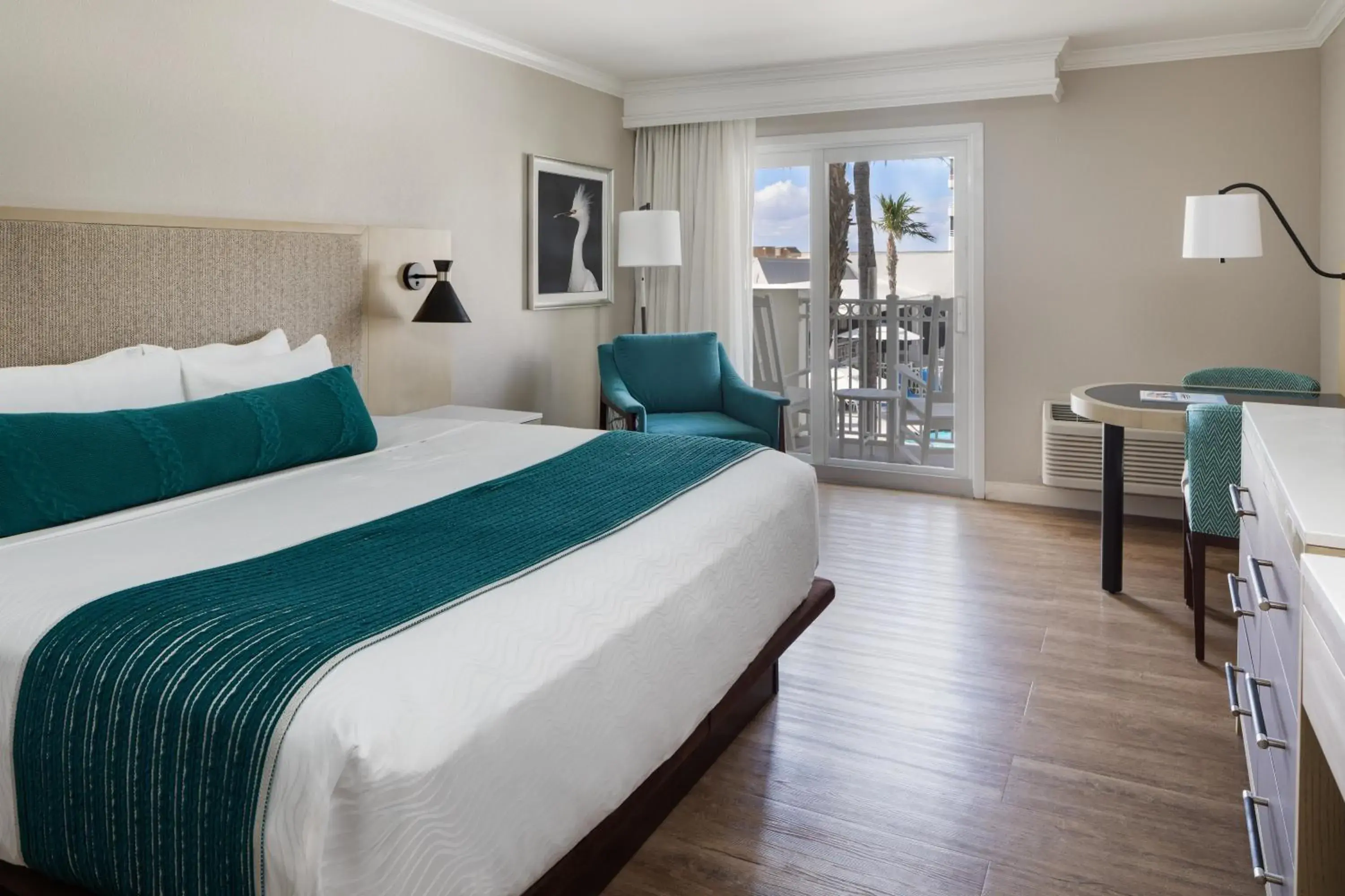 King Room with Pool View in Delray Sands Resort King Room with Pool View in Delray Sands Resort