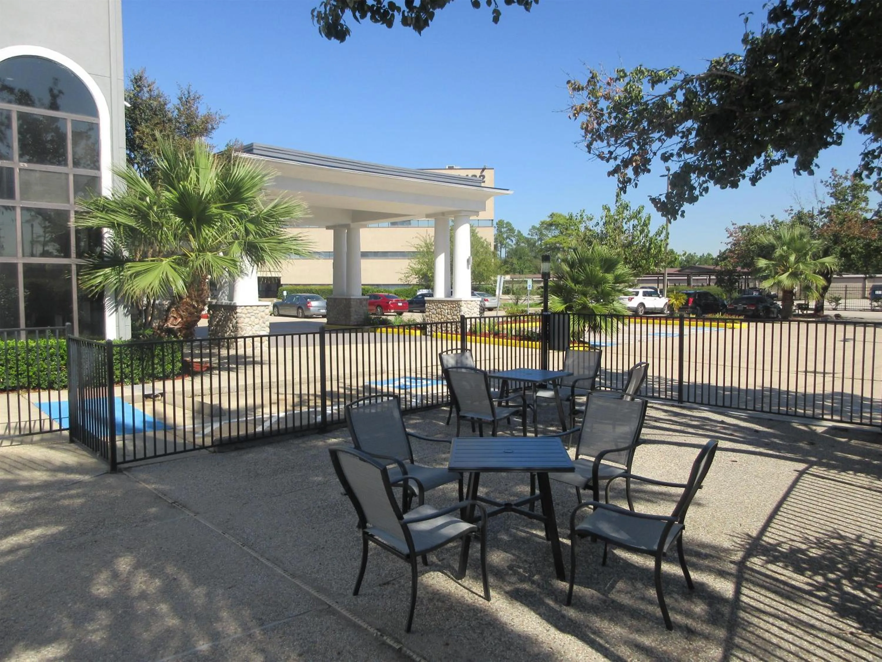 Property building in Best Western Champions Forest Inn and Suites