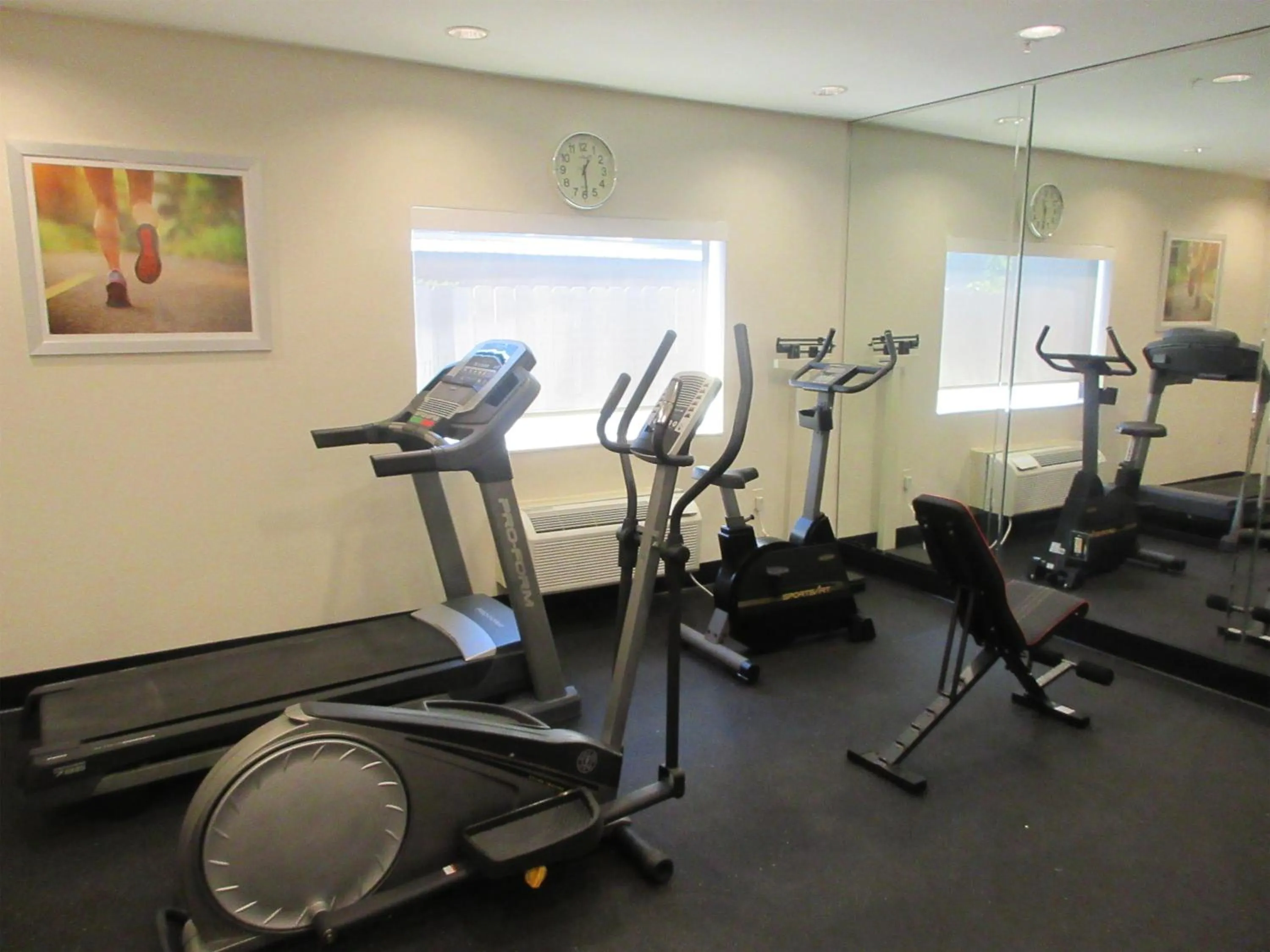 Fitness centre/facilities in Best Western Champions Forest Inn and Suites