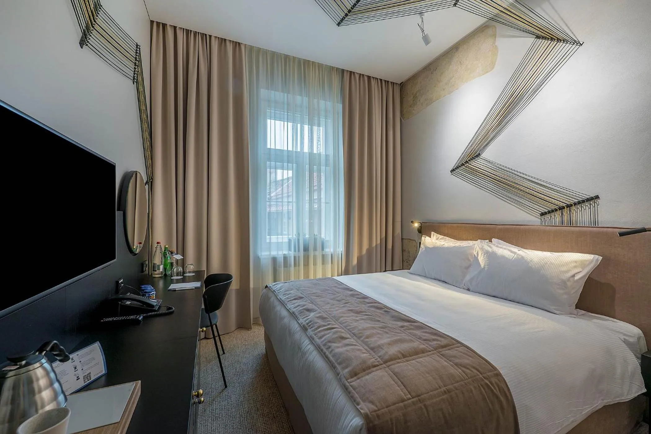 Photo of the whole room, Bed in Artagonist Art Hotel