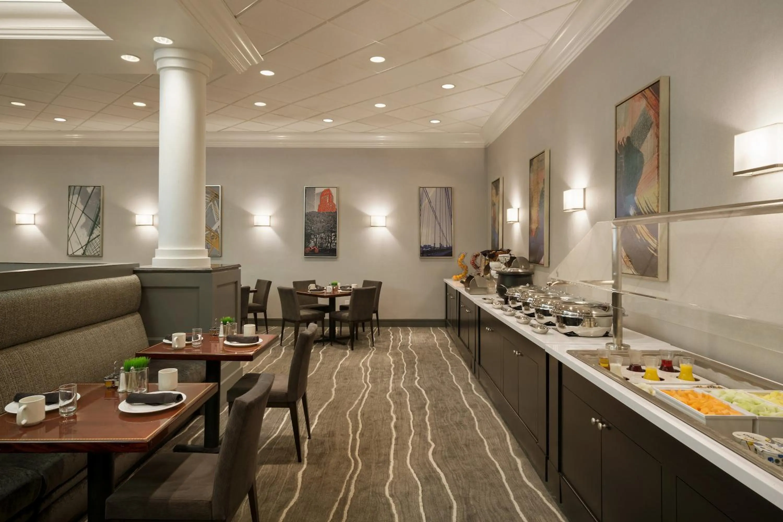 Restaurant/places to eat in Crowne Plaza Englewood by IHG