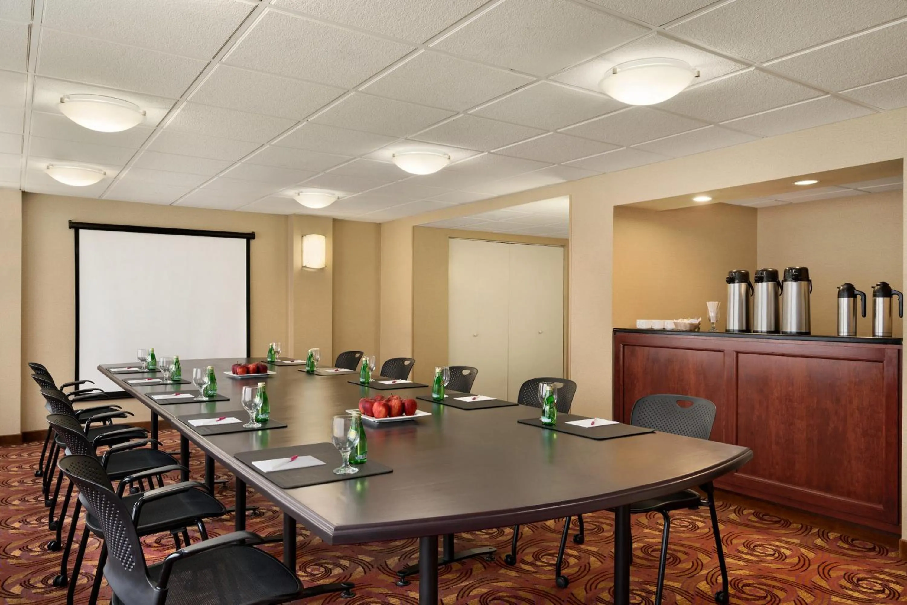 Meeting/conference room in Crowne Plaza Englewood by IHG