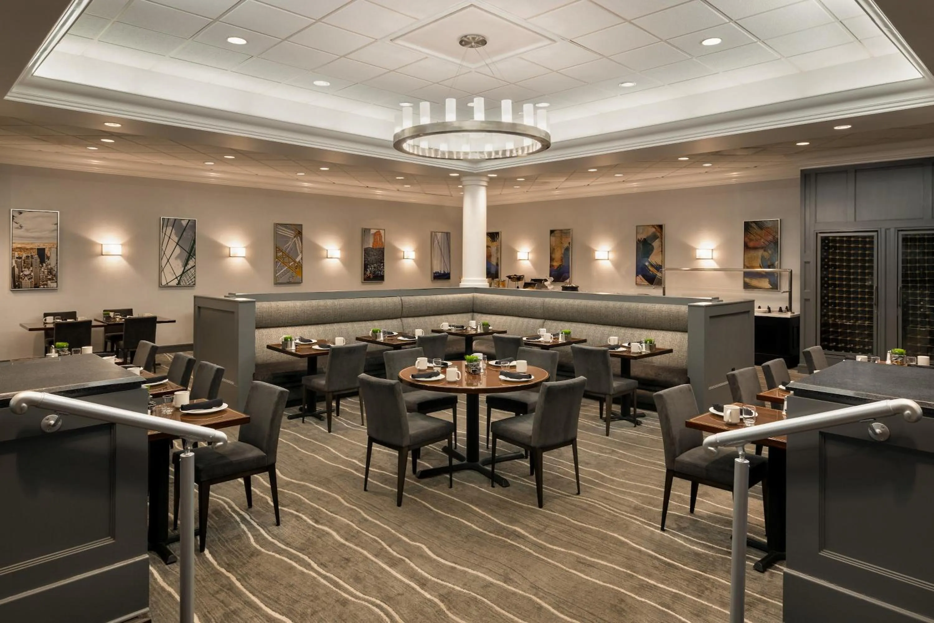 Restaurant/places to eat in Crowne Plaza Englewood by IHG