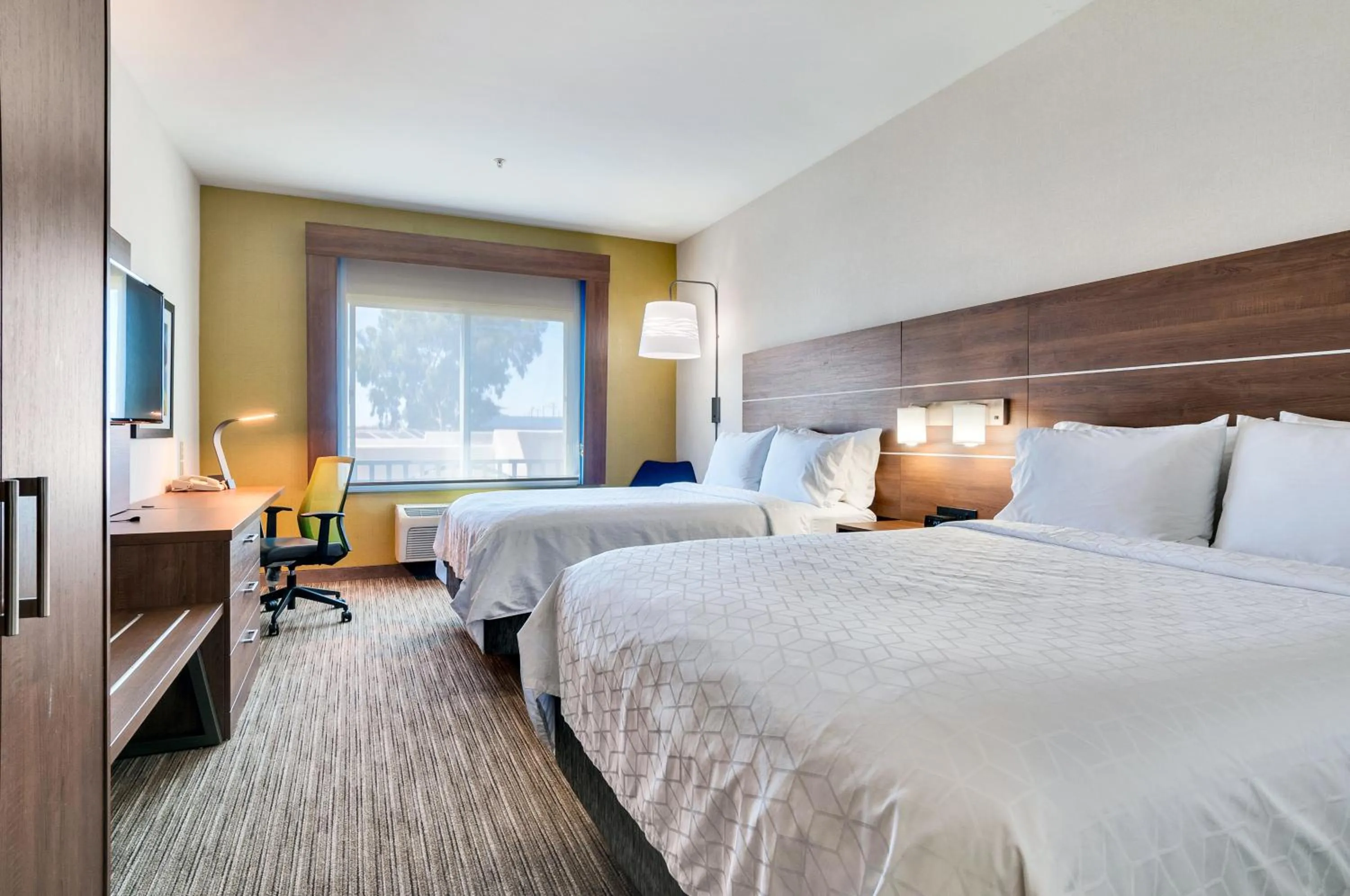 Bed in Holiday Inn Express Hotel & Suites Banning by IHG